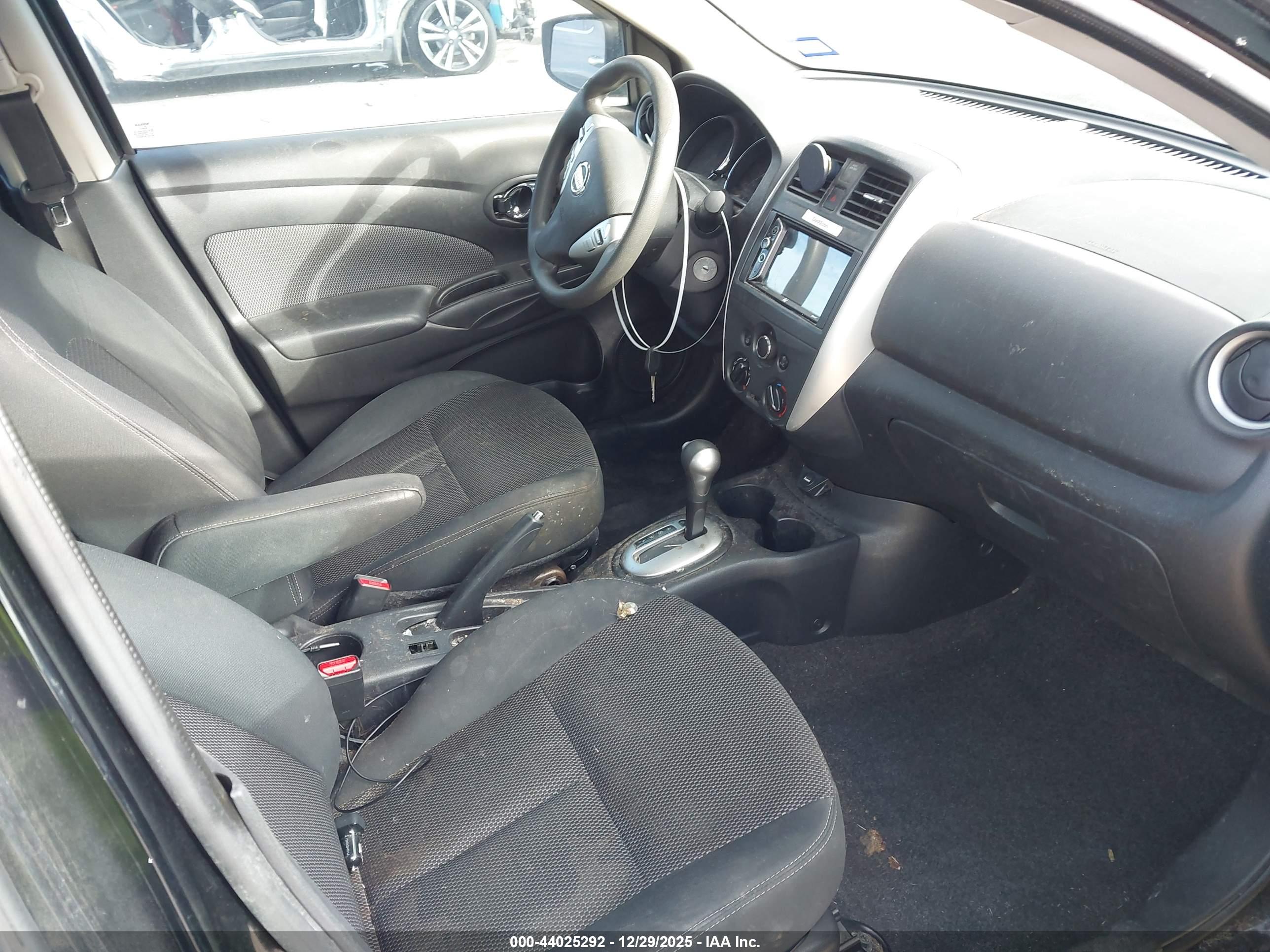NISSAN VERSA image 5