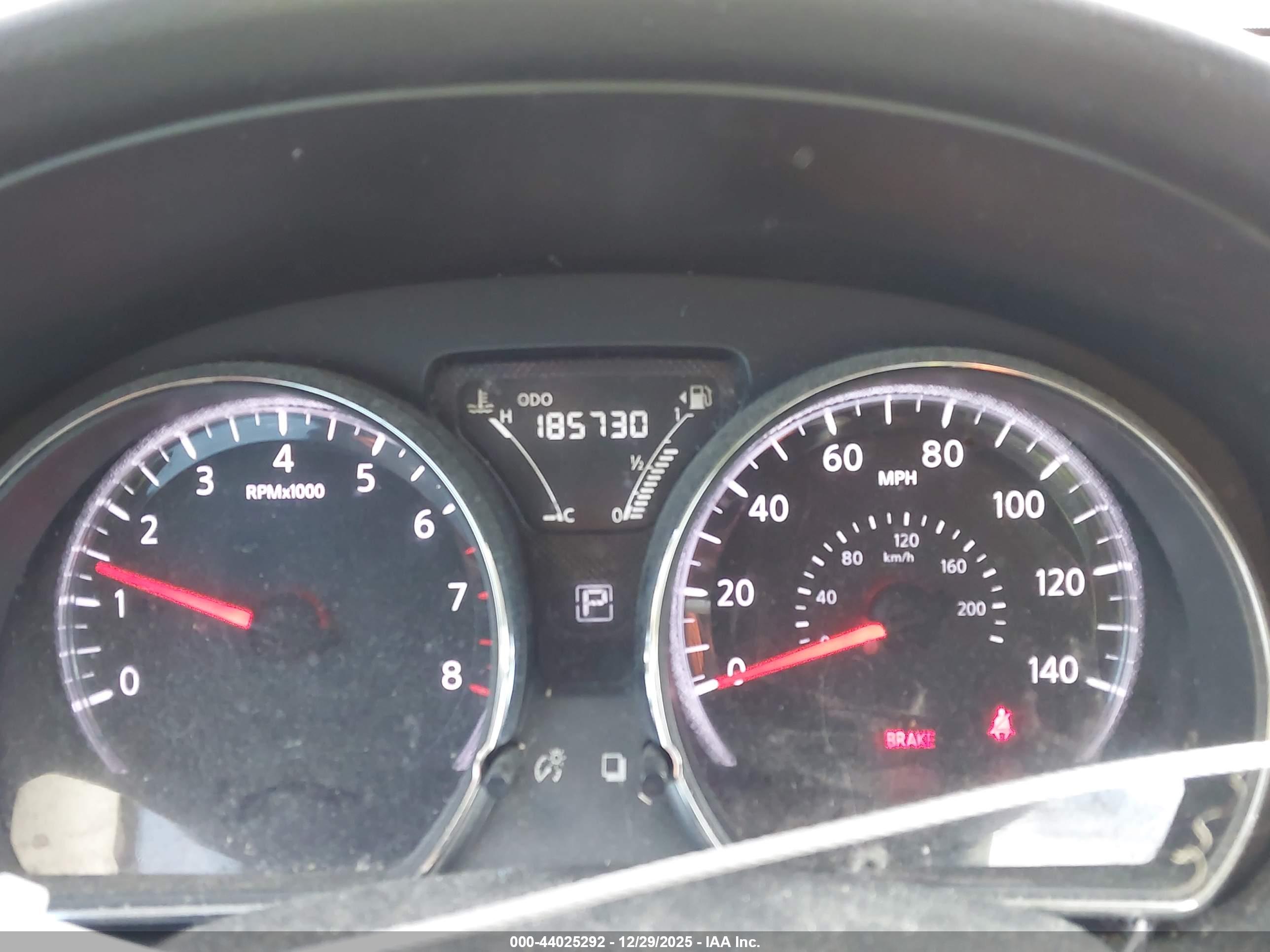 NISSAN VERSA image 7
