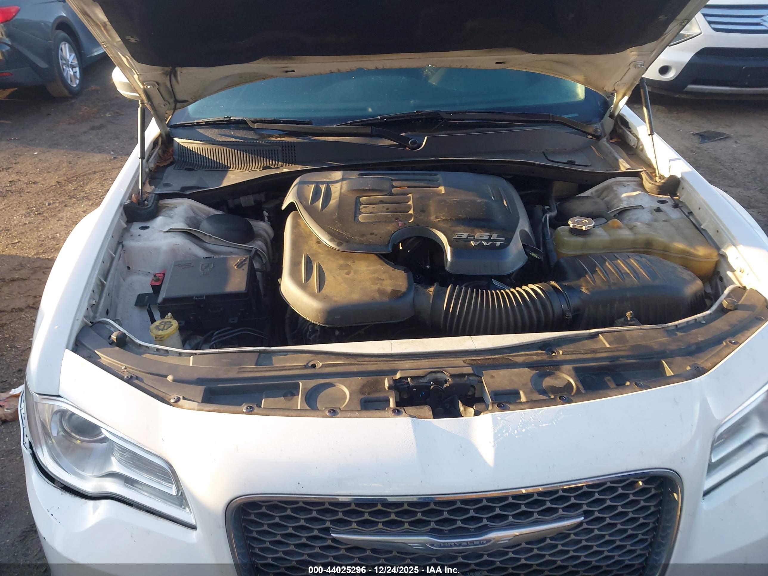 CHRYSLER 300C image 10
