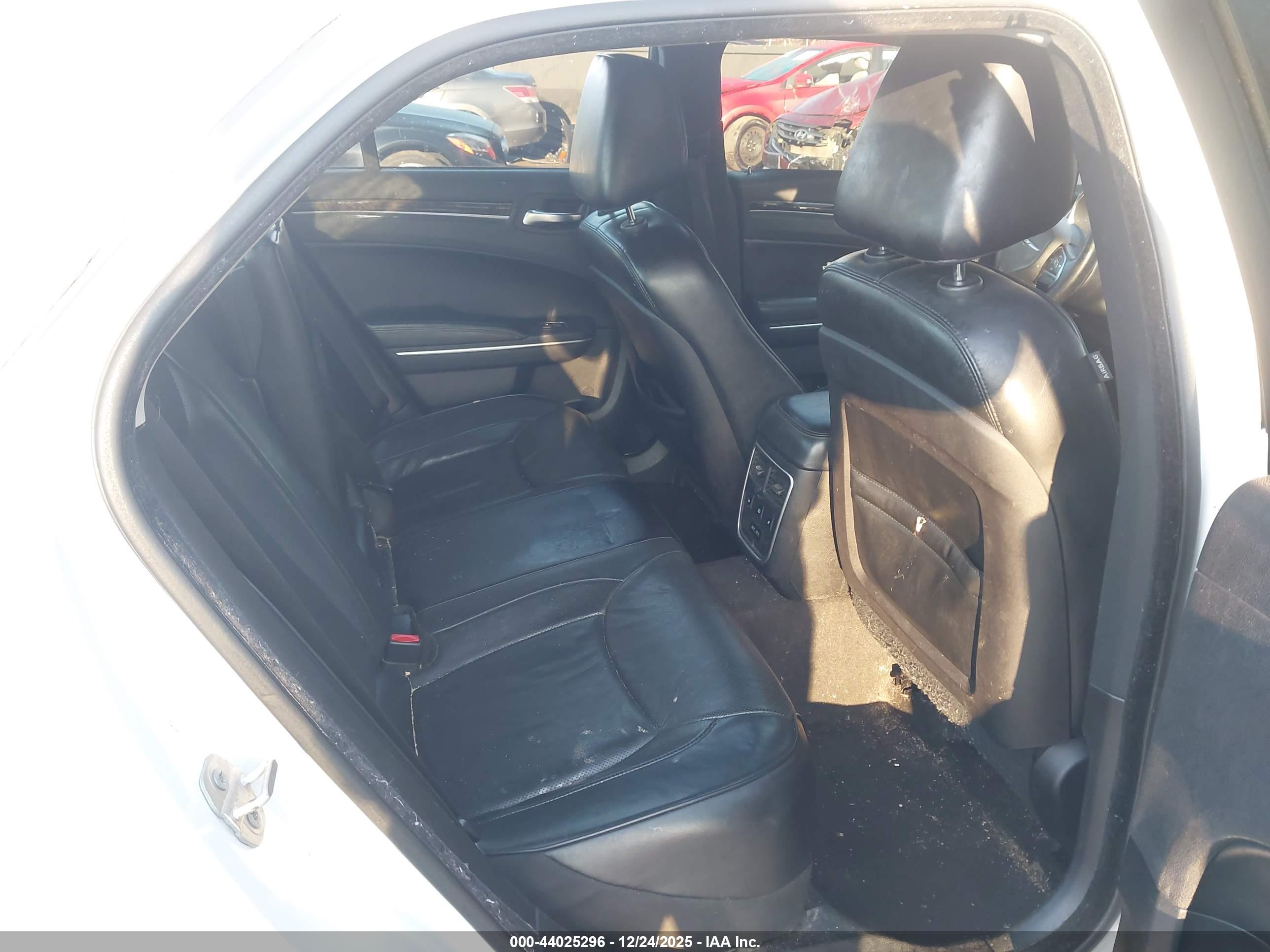 CHRYSLER 300C image 8