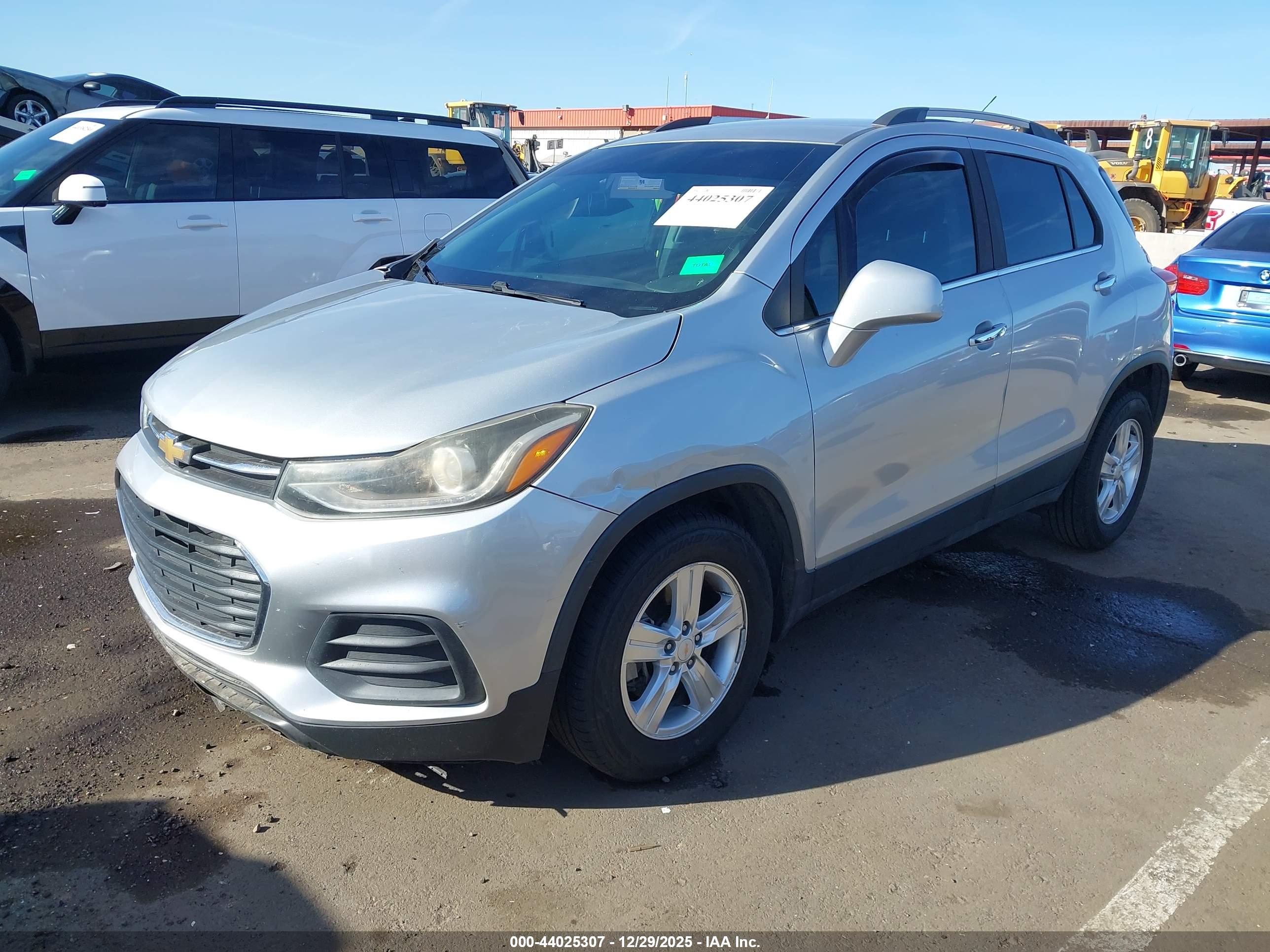 CHEVROLET TRAX image 2