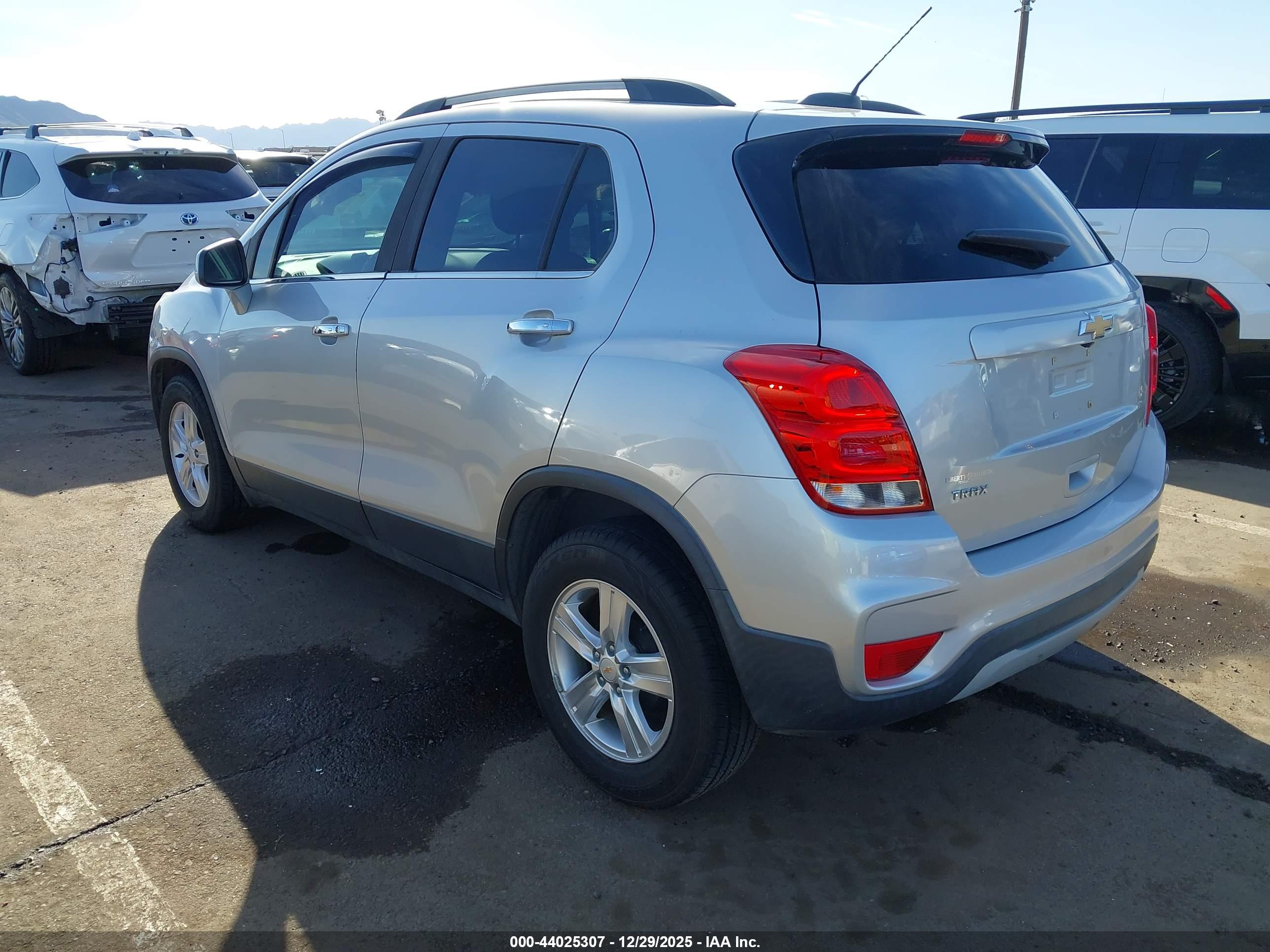 CHEVROLET TRAX image 3