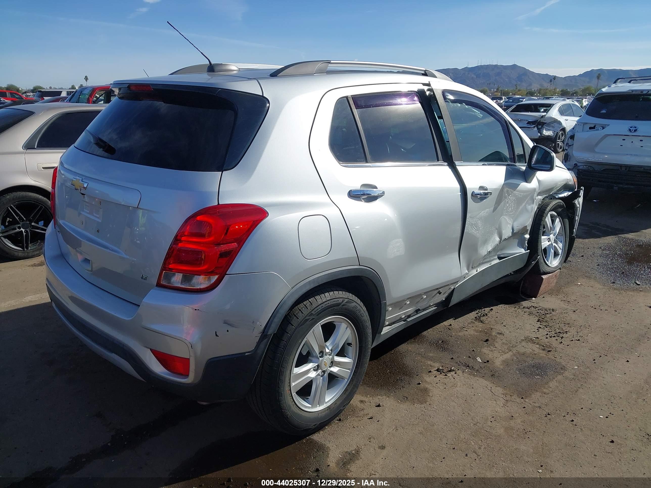 CHEVROLET TRAX image 4