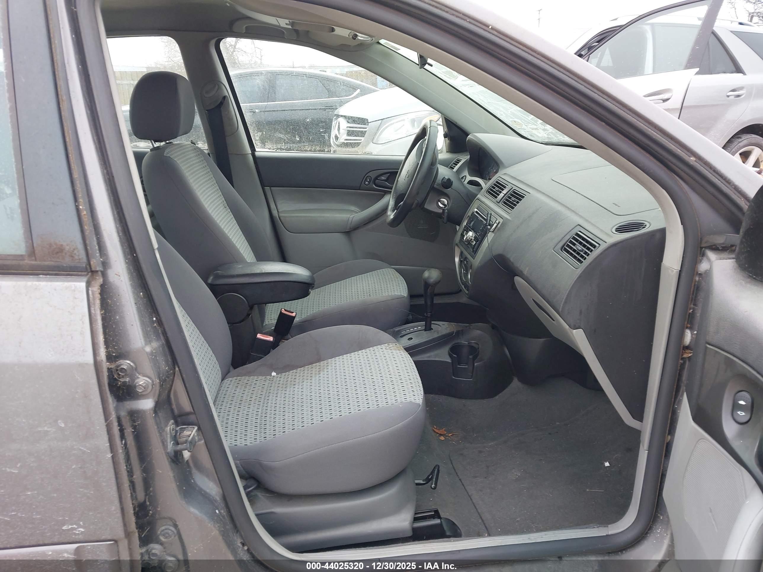 FORD FOCUS image 5