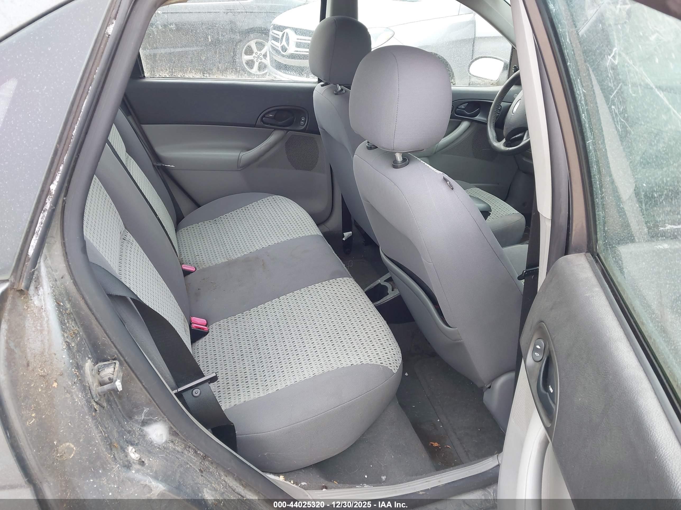 FORD FOCUS image 8
