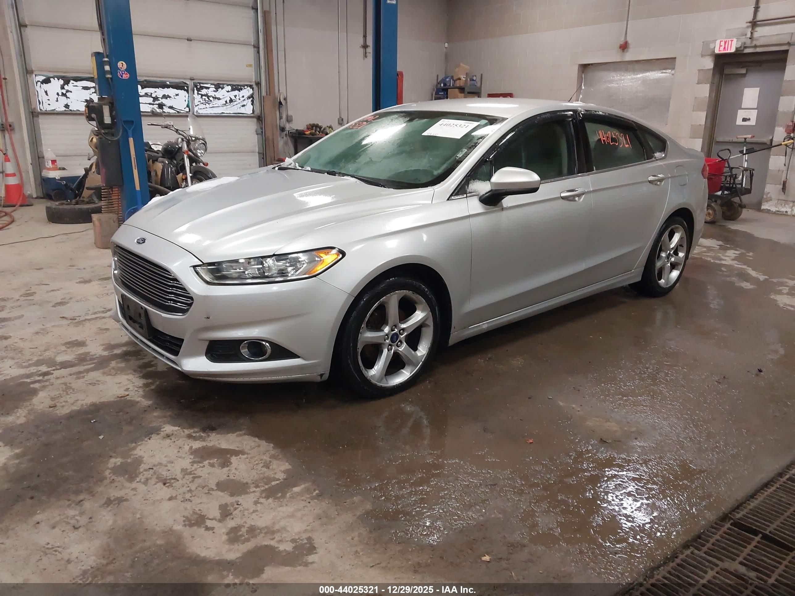 FORD FUSION image 2