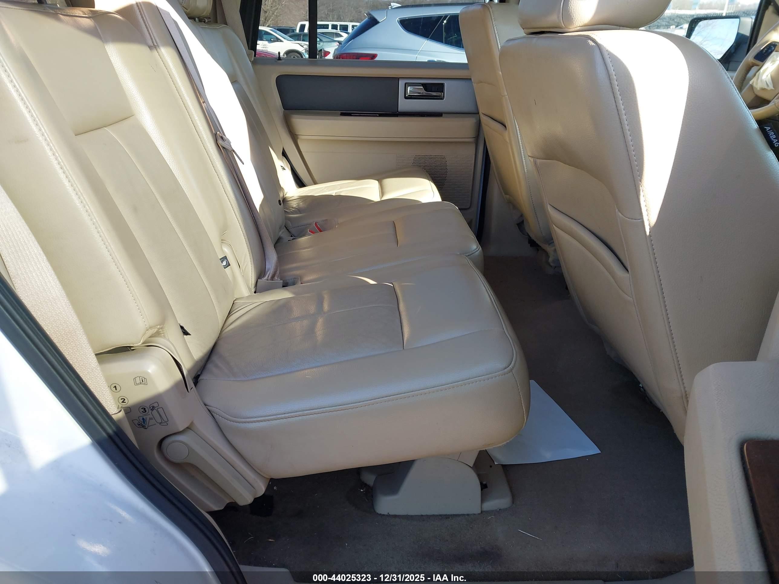 FORD EXPEDITION image 8