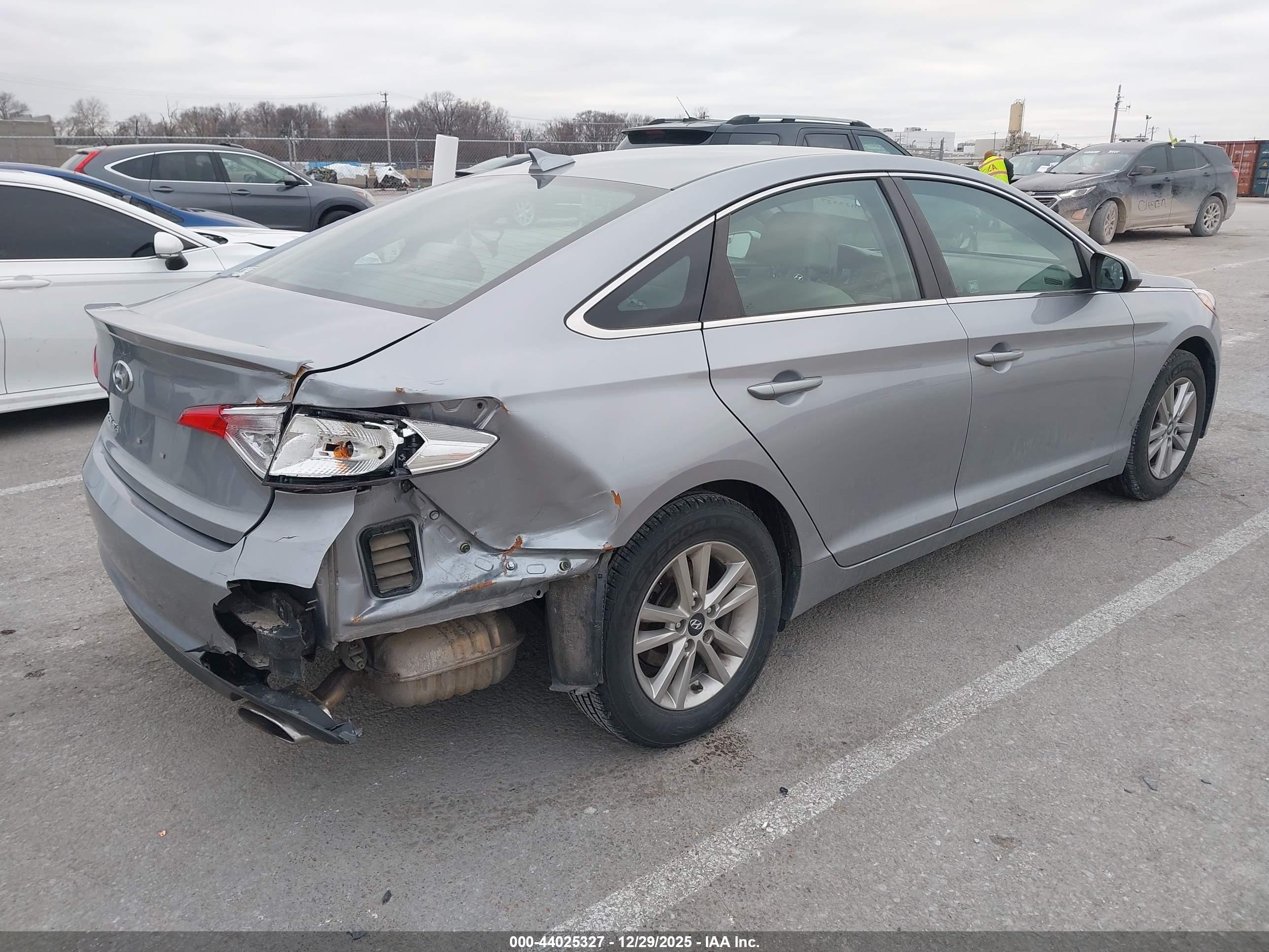 HYUNDAI SONATA image 4