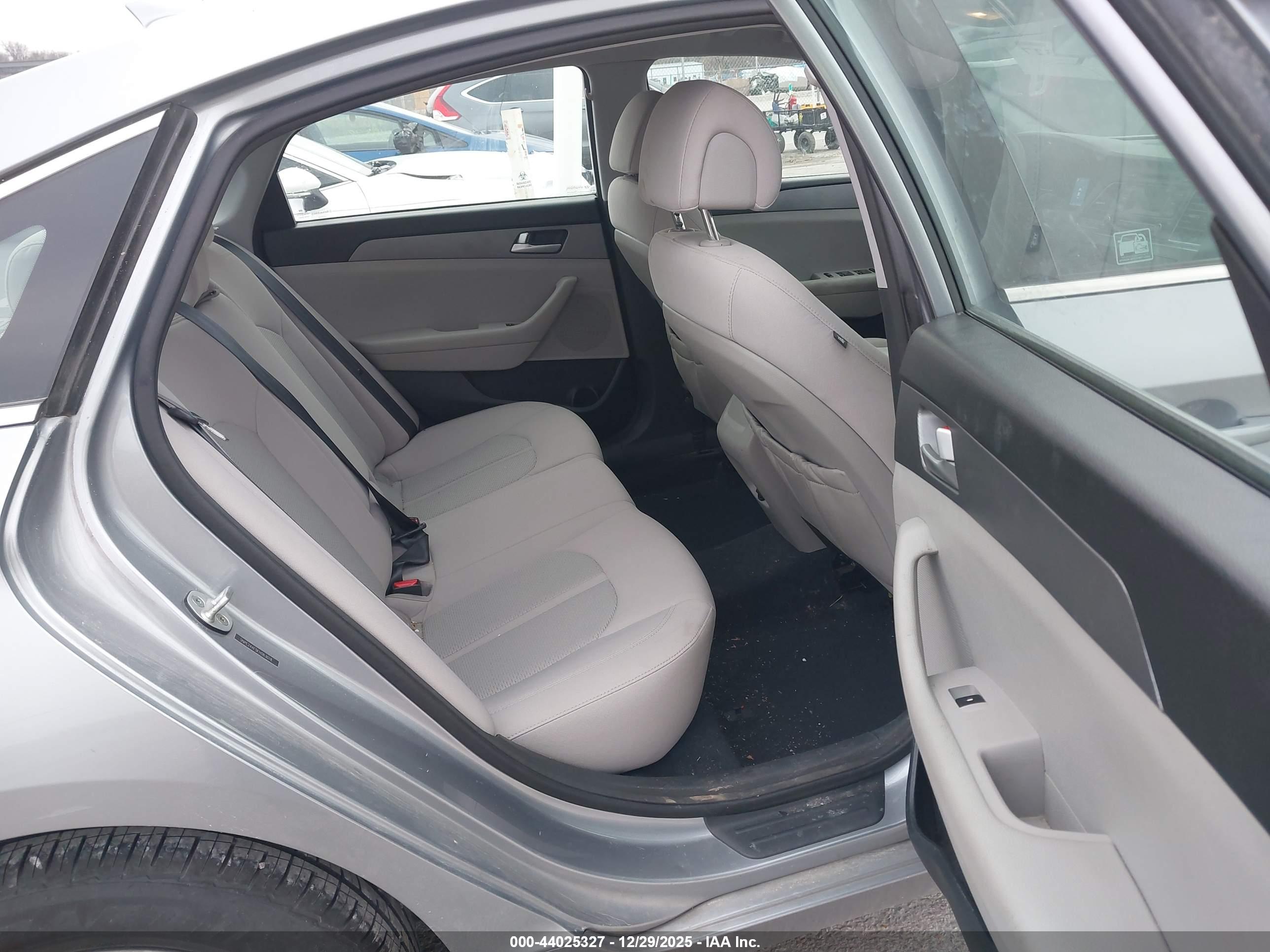 HYUNDAI SONATA image 8