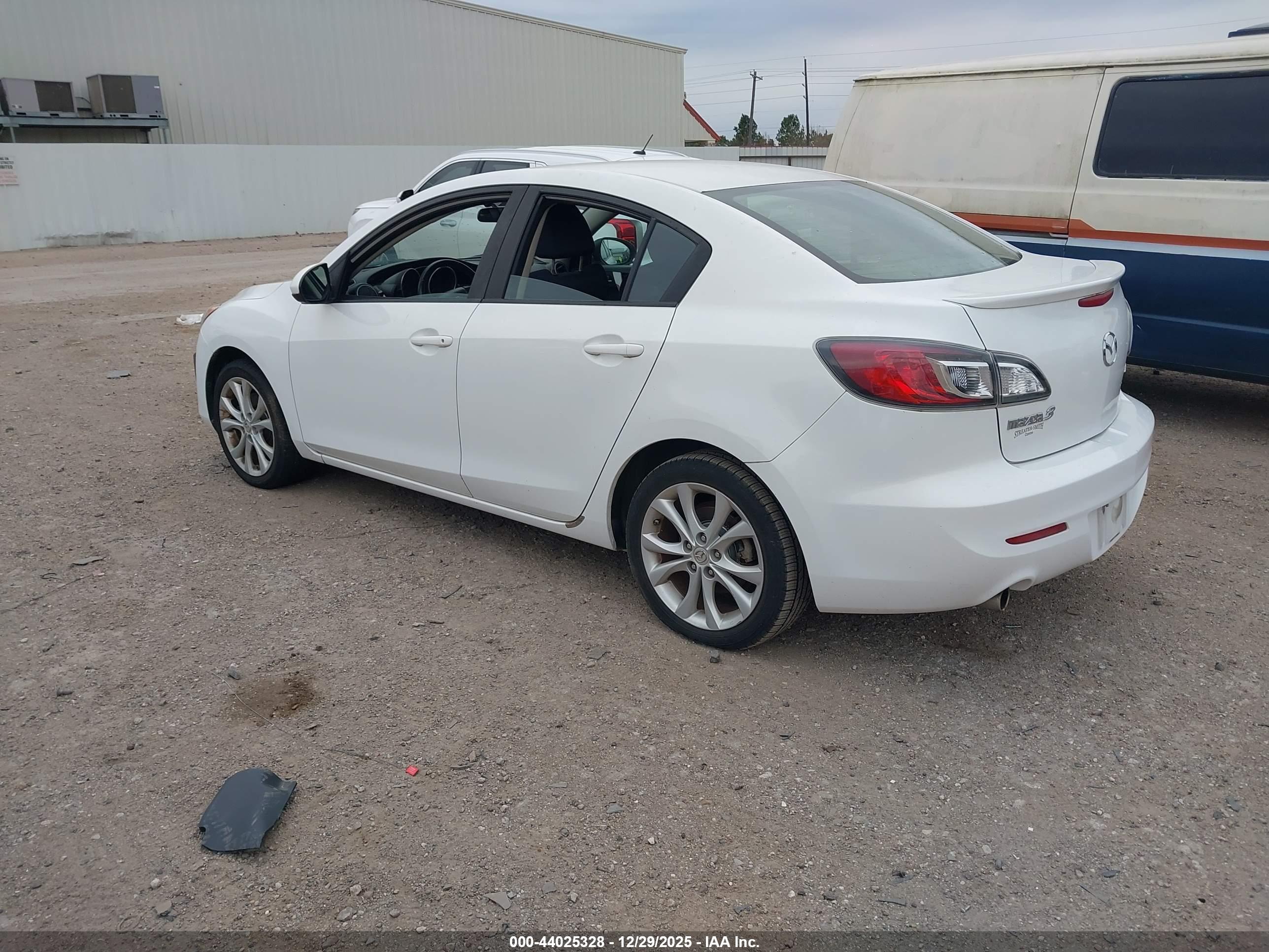 MAZDA MAZDA3 image 3