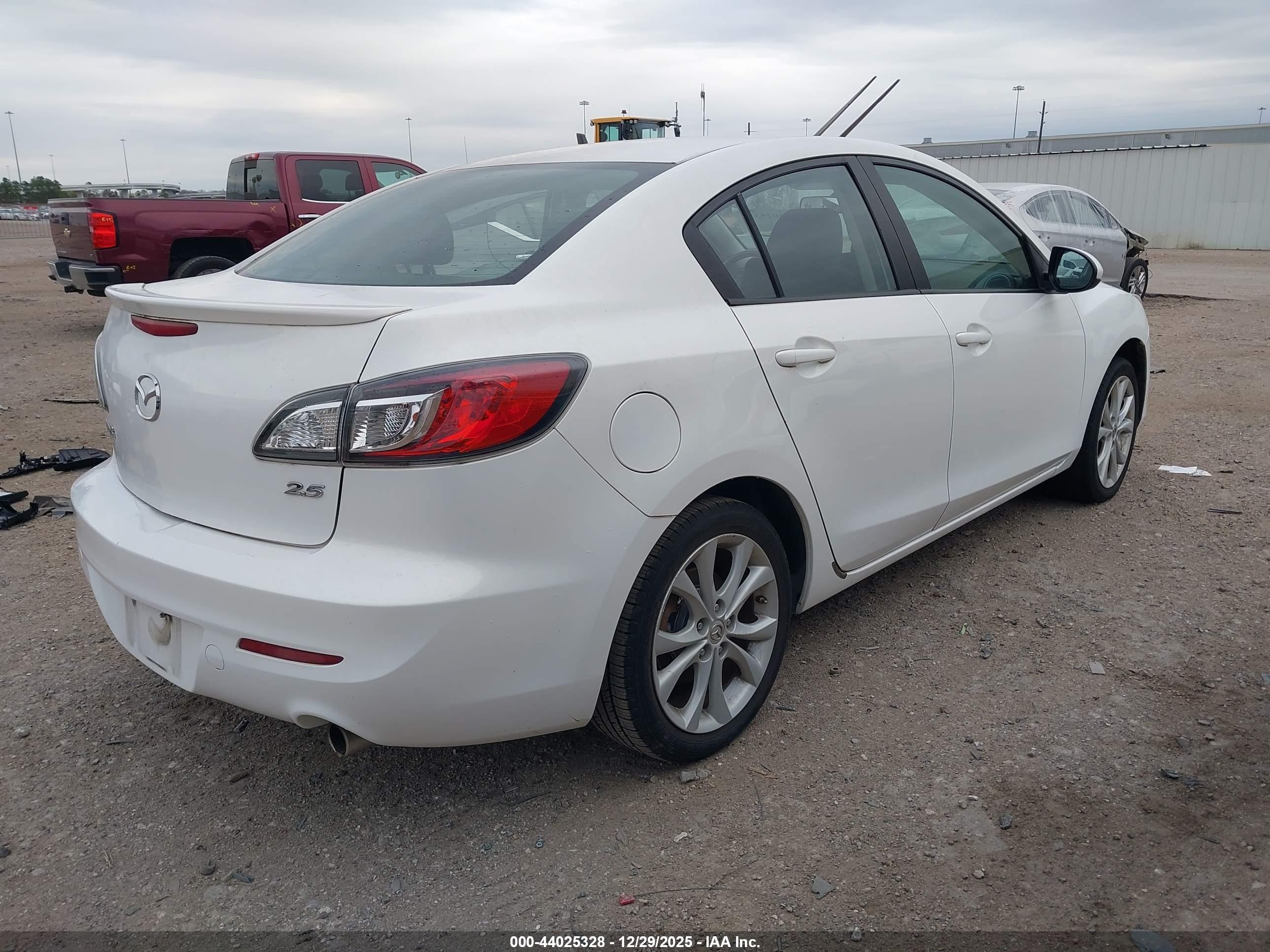 MAZDA MAZDA3 image 4