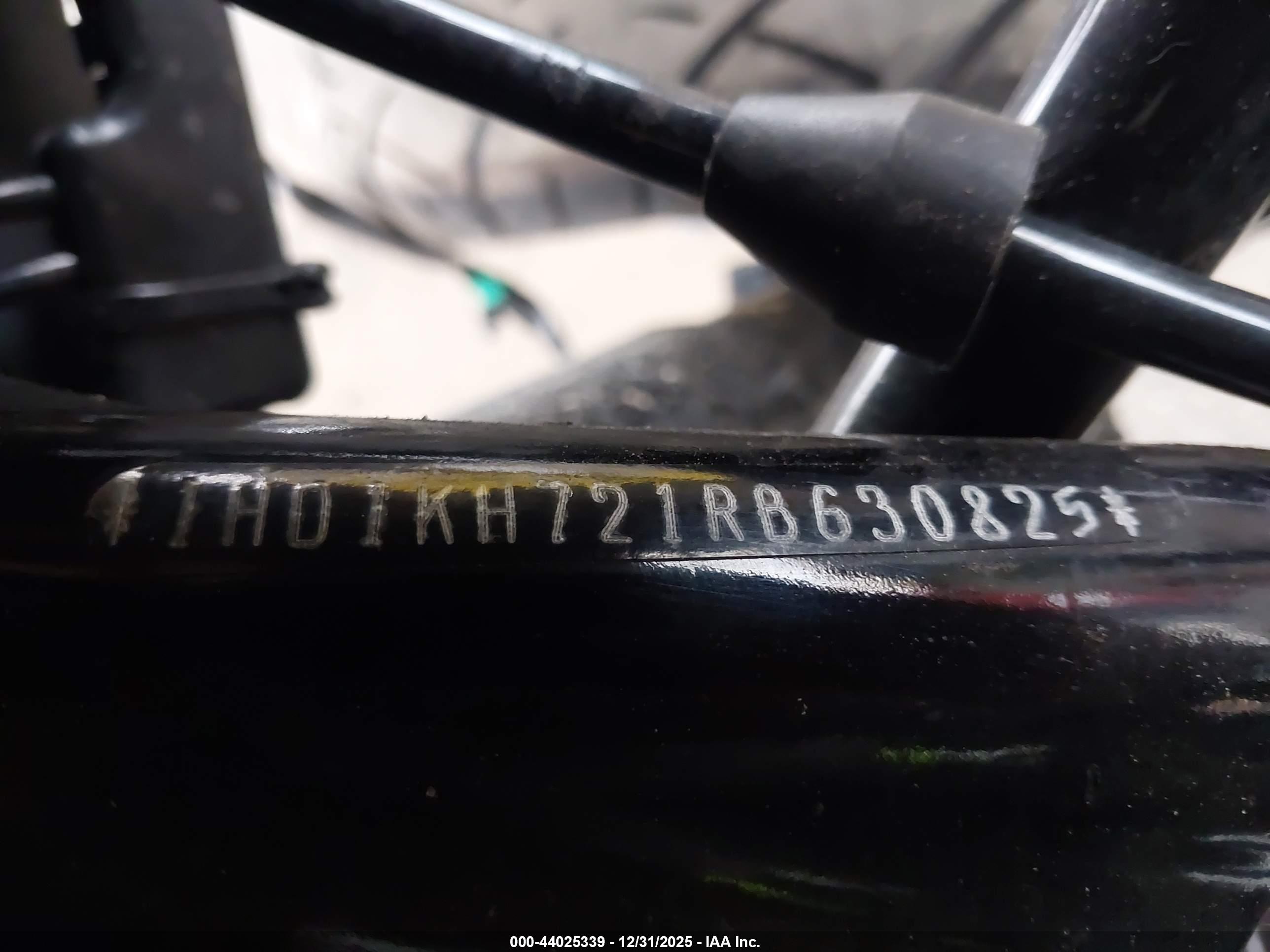 HARLEY-DAVIDSON FLTRX image 10