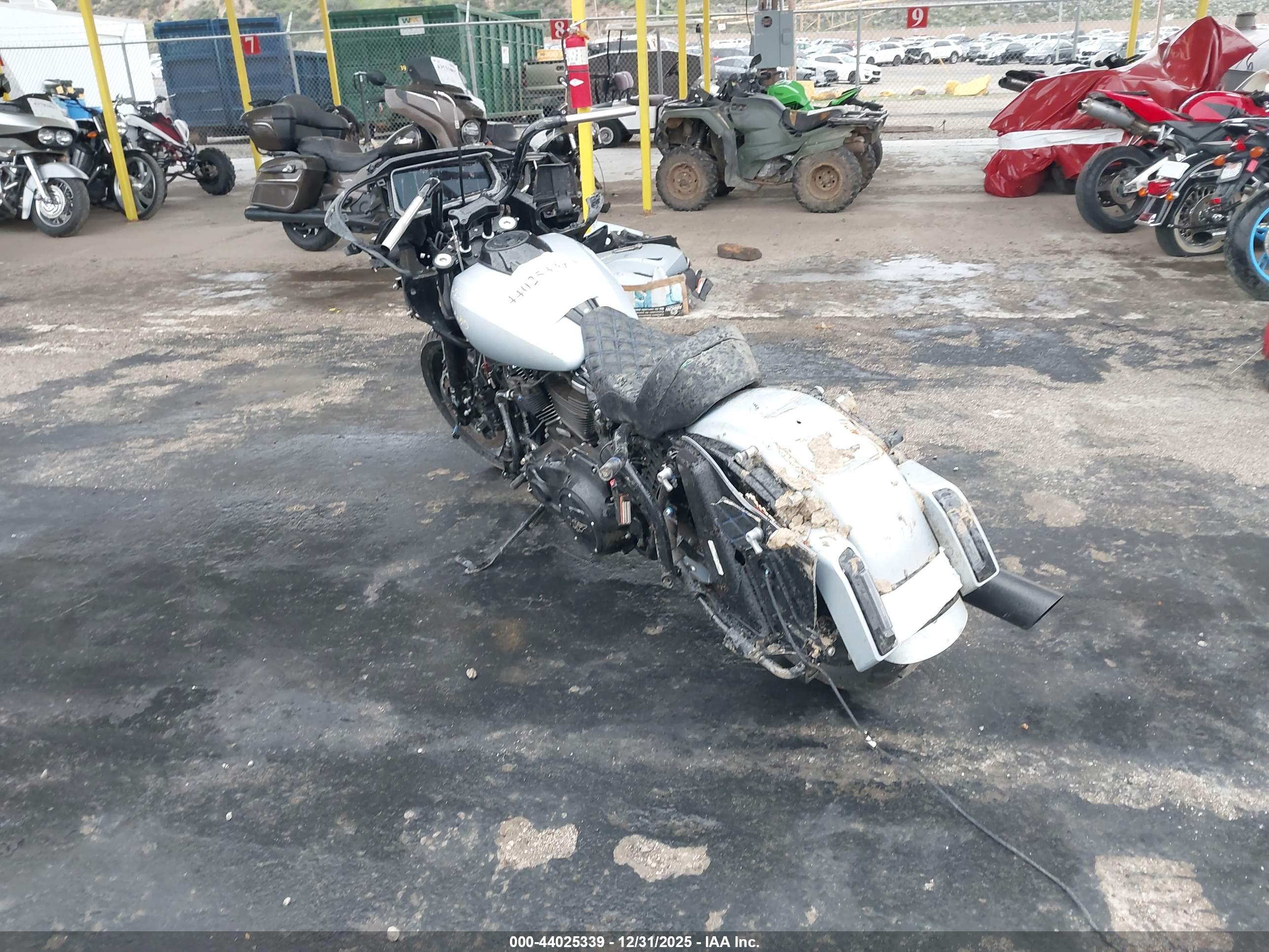 HARLEY-DAVIDSON FLTRX image 3