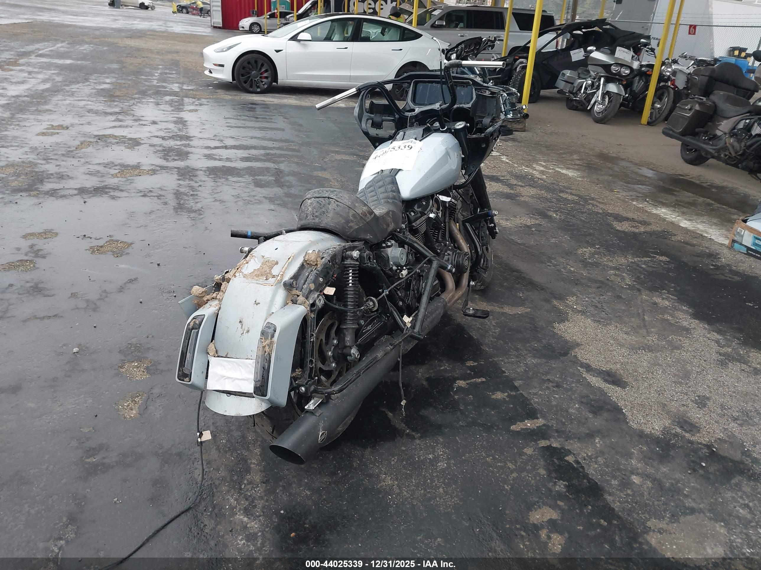 HARLEY-DAVIDSON FLTRX image 4
