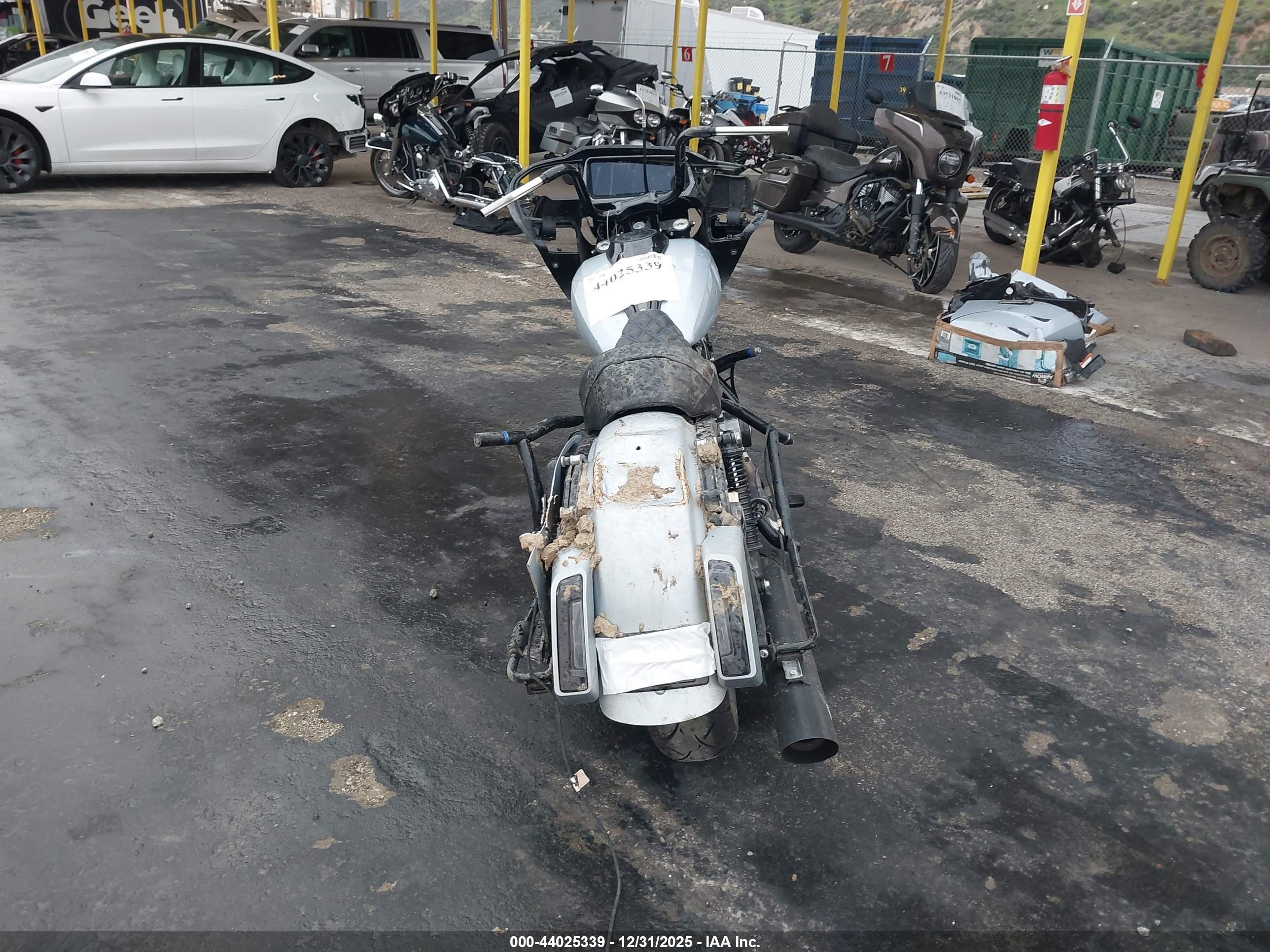 HARLEY-DAVIDSON FLTRX image 6