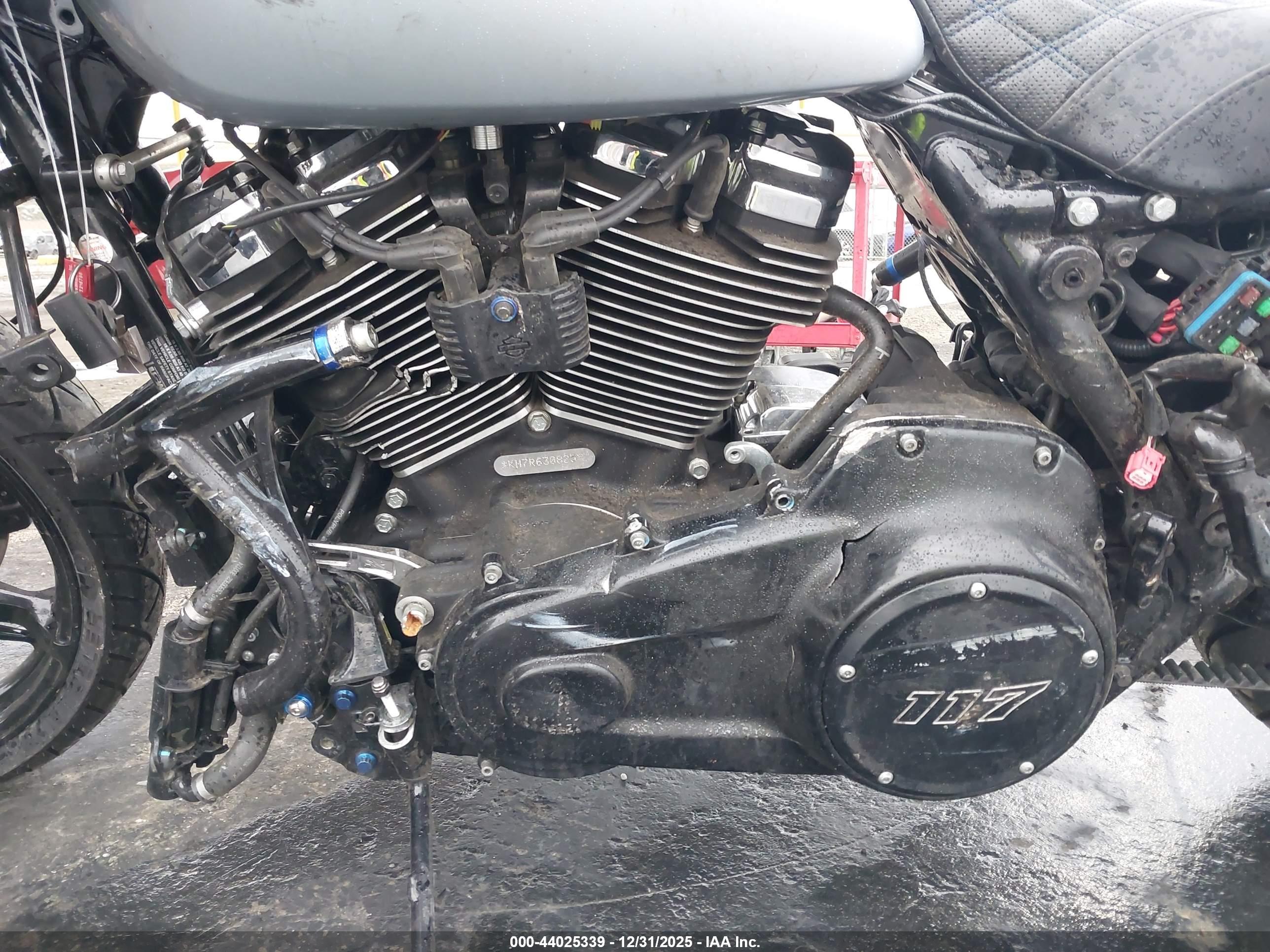 HARLEY-DAVIDSON FLTRX image 9