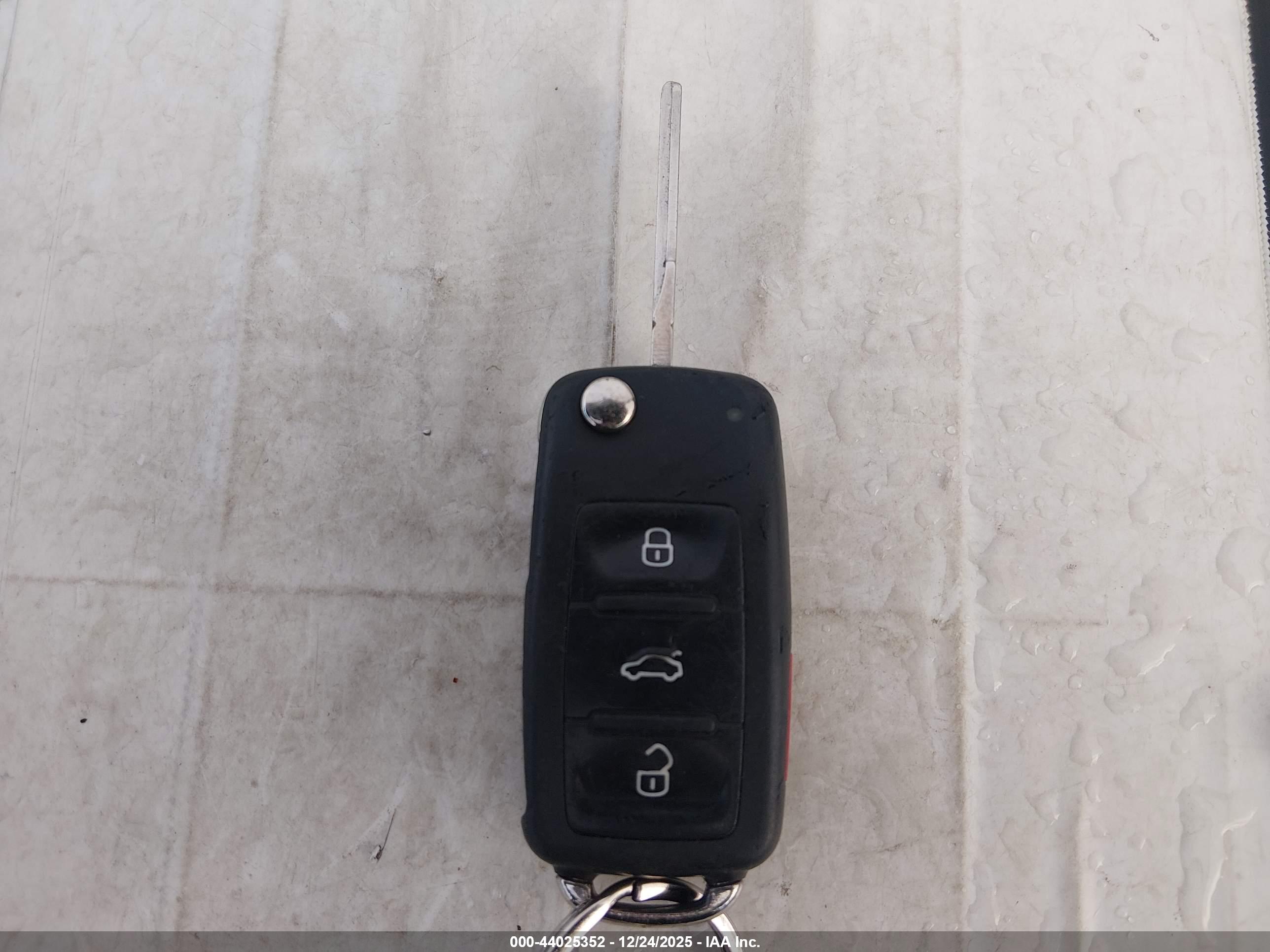 VOLKSWAGEN JETTA image 11