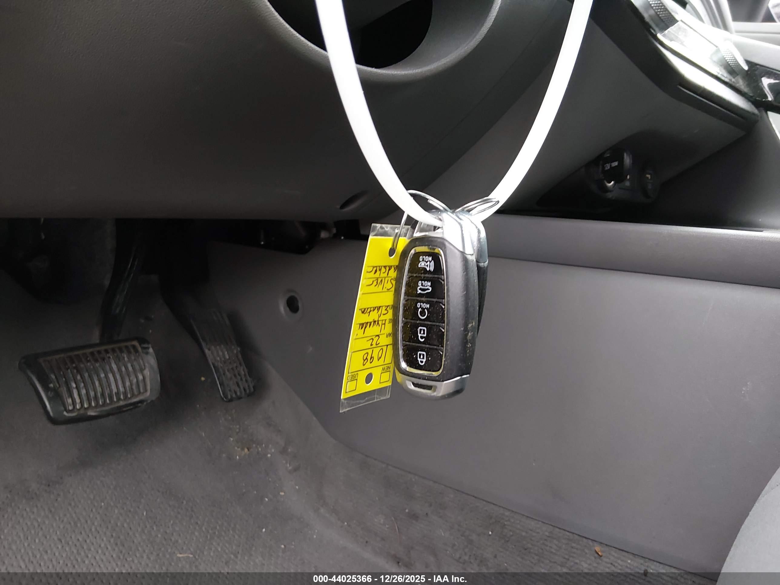 HYUNDAI ELANTRA image 11