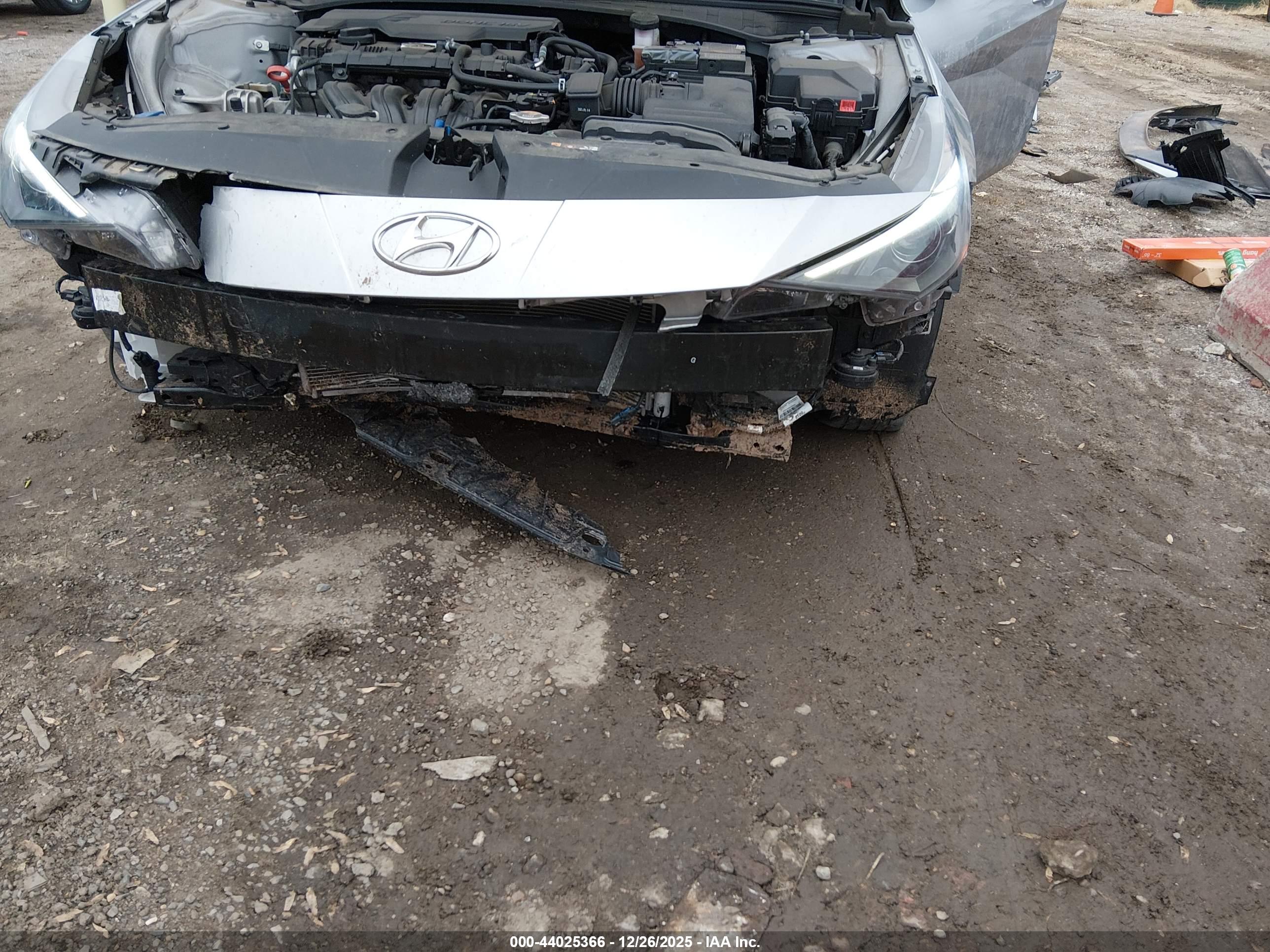 HYUNDAI ELANTRA image 6