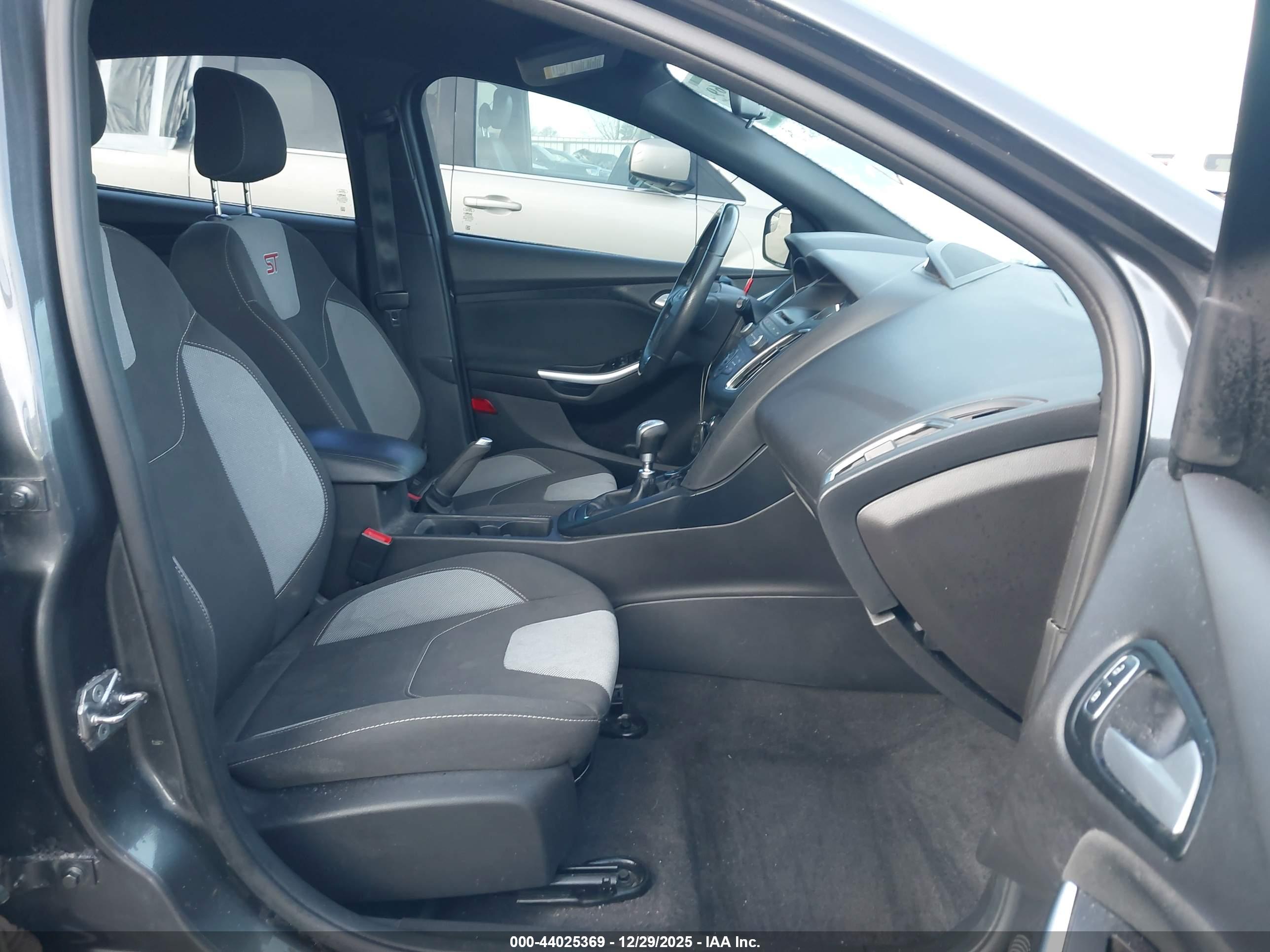 FORD FOCUS image 5