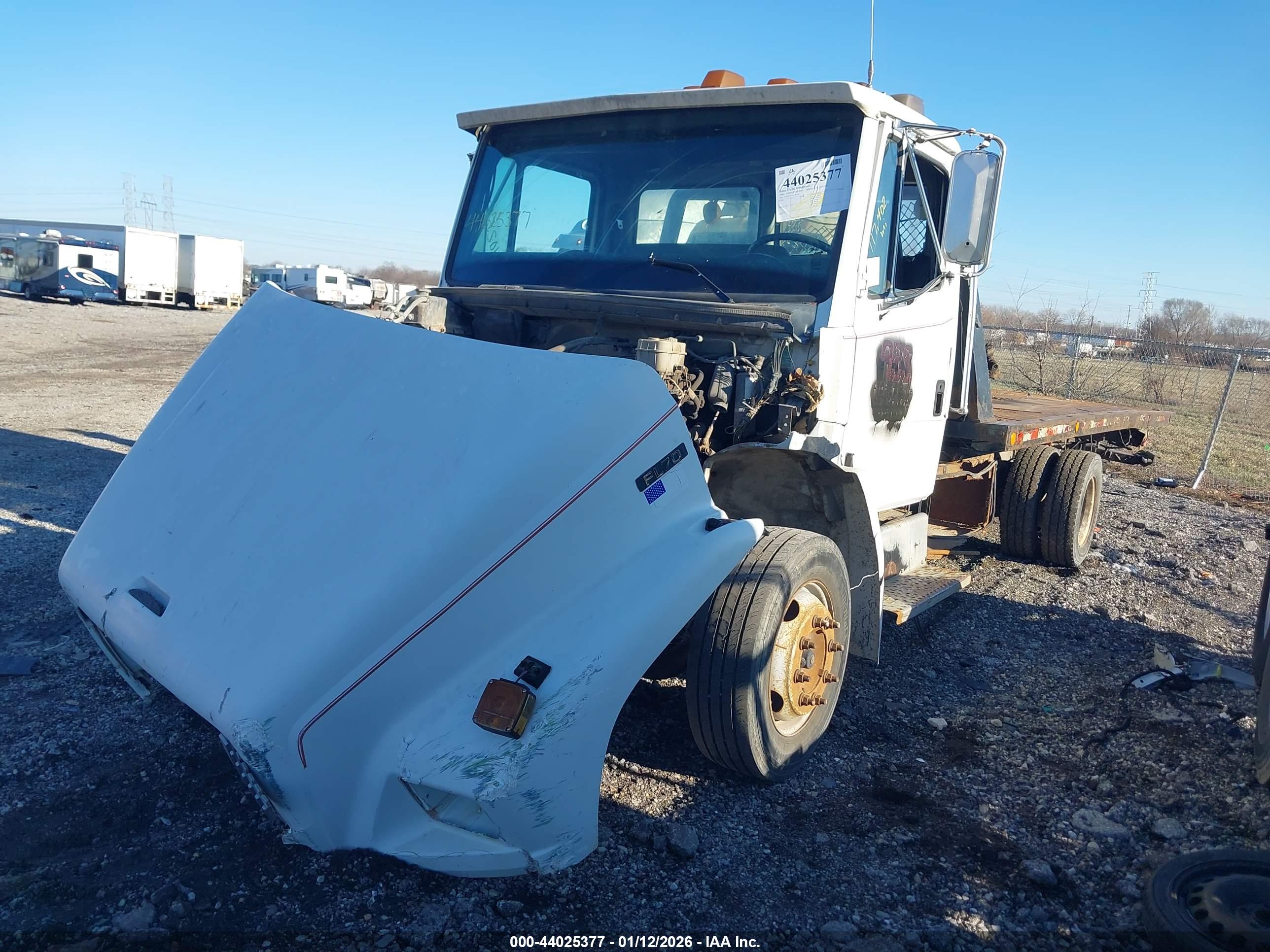 FREIGHTLINER MEDIUM image 2
