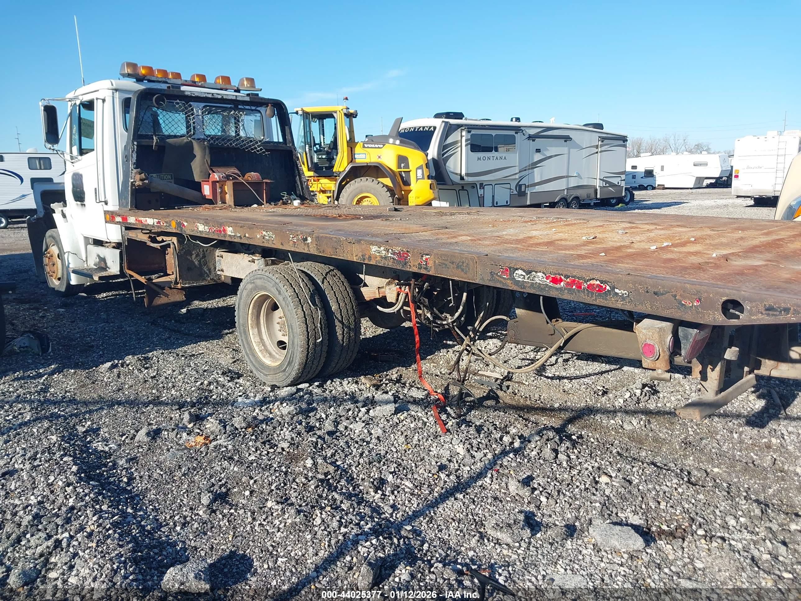FREIGHTLINER MEDIUM image 3