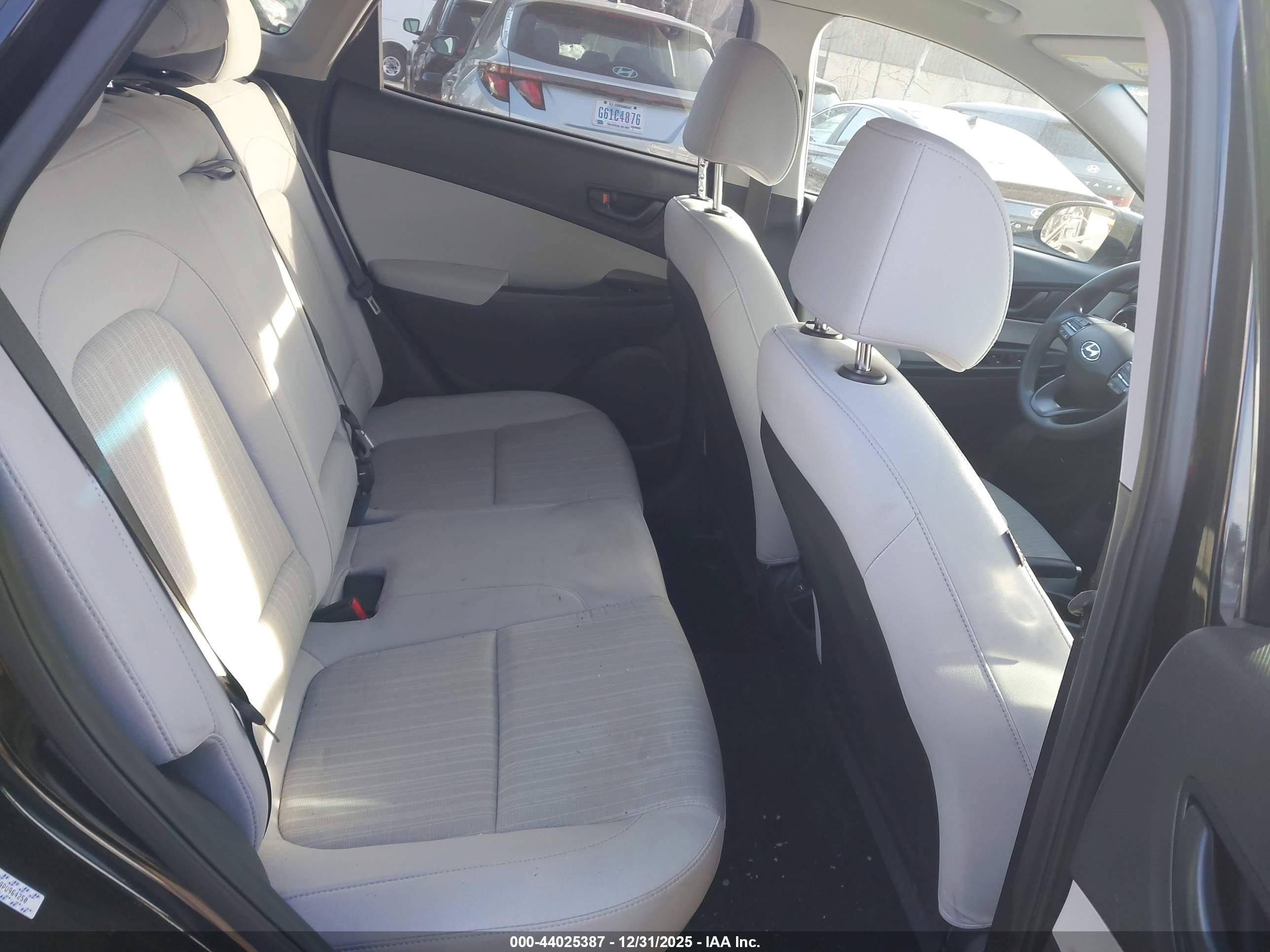 HYUNDAI KONA image 8