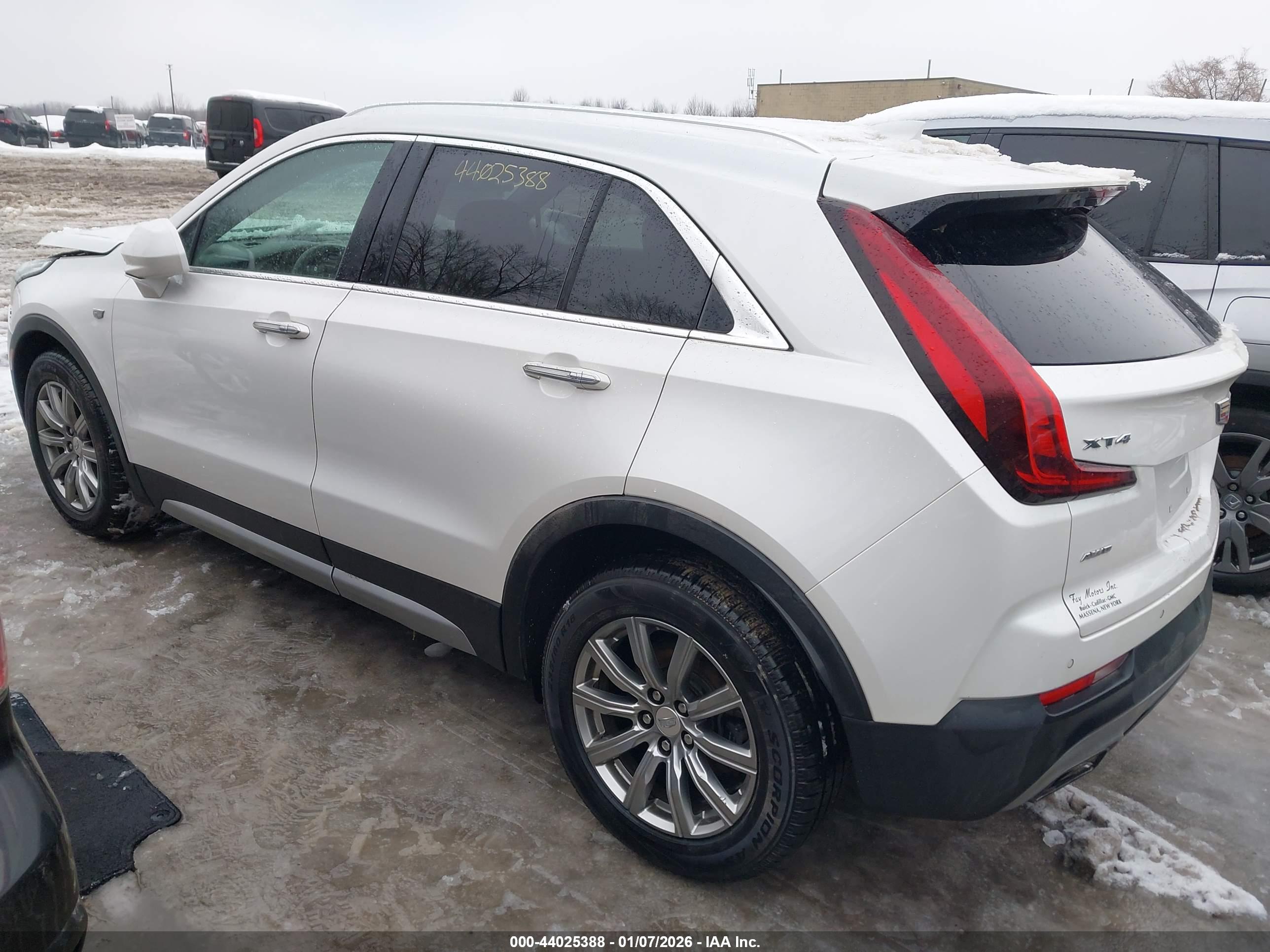 CADILLAC XT4 image 3