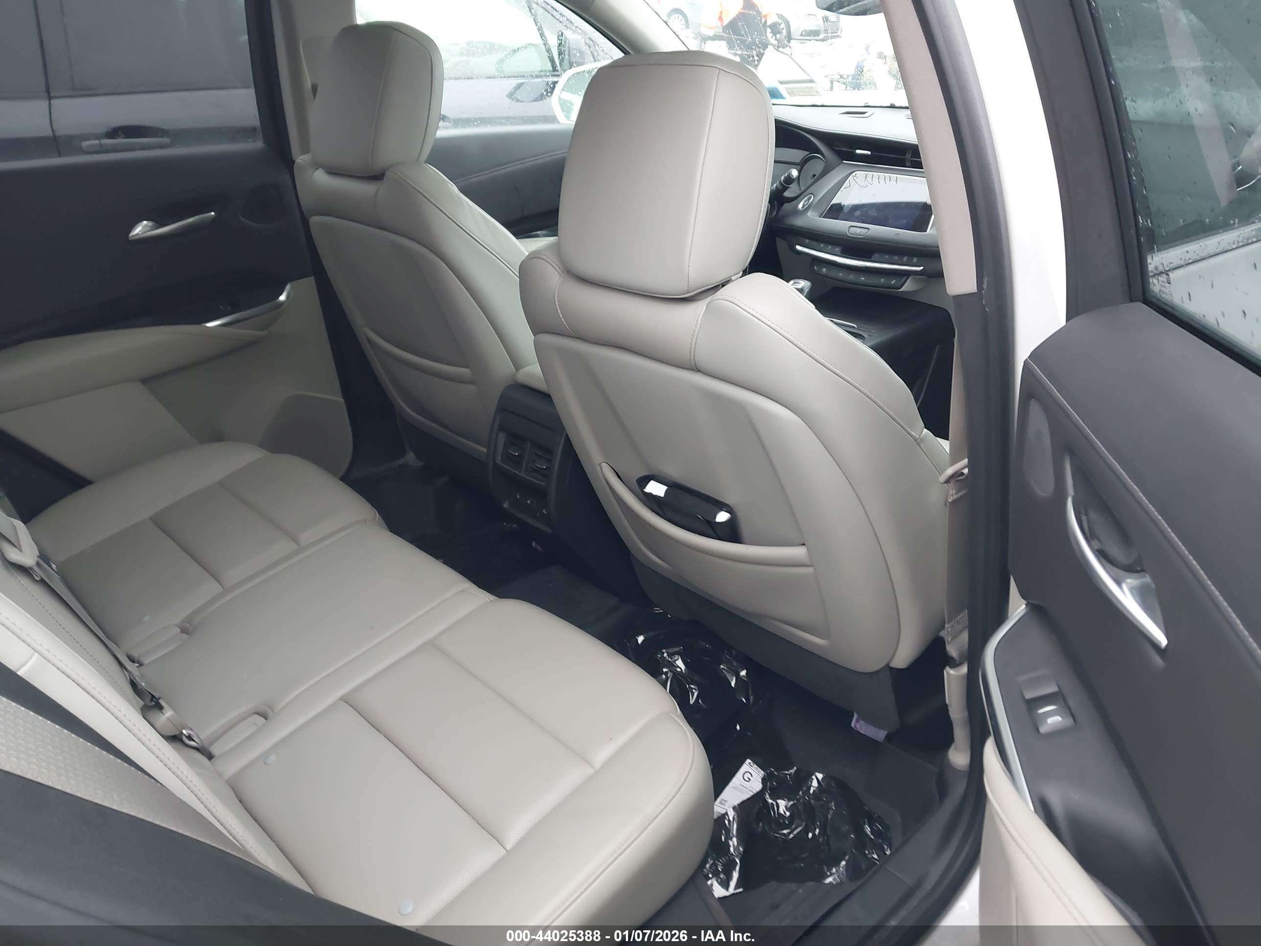 CADILLAC XT4 image 8