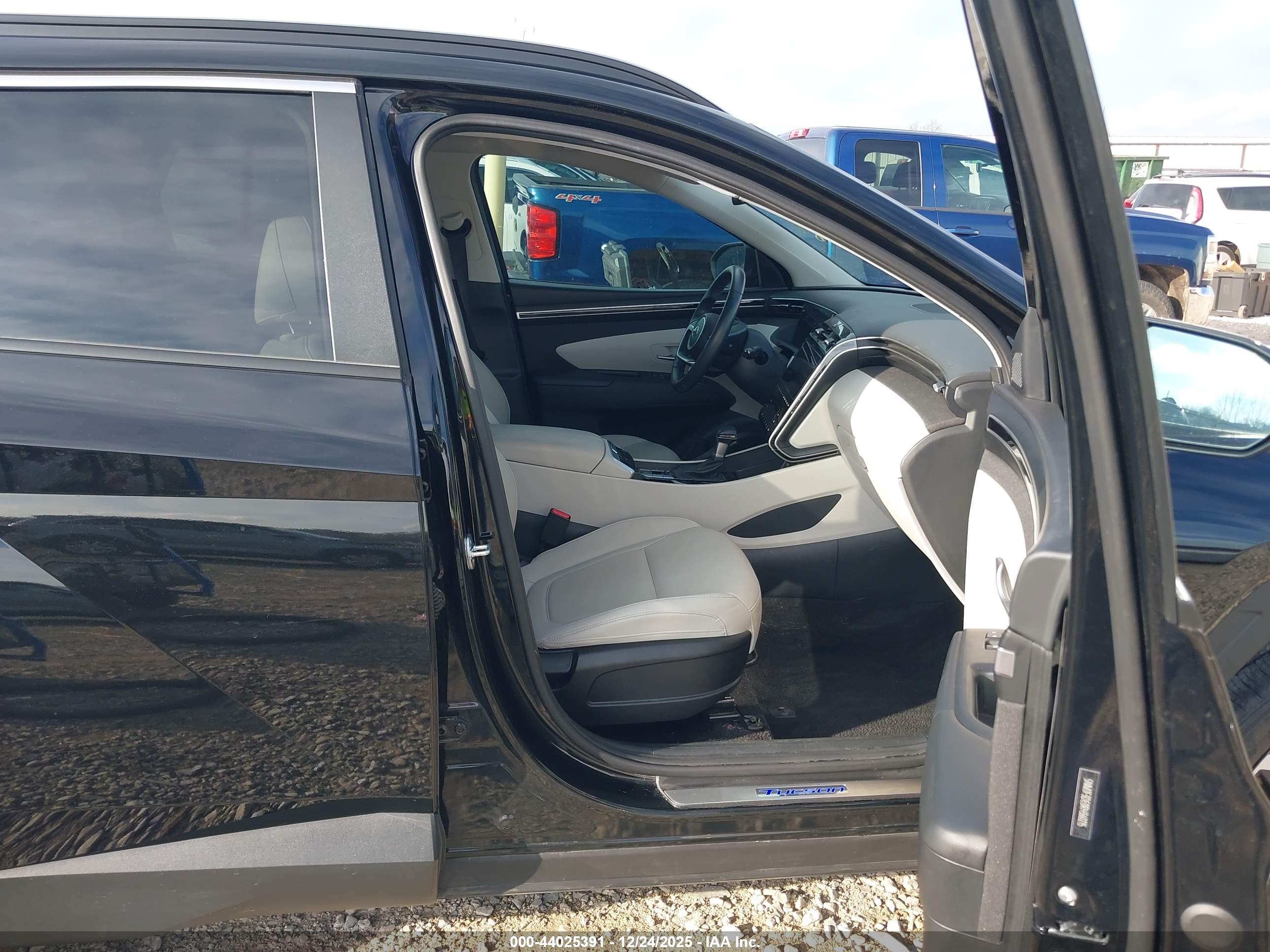 HYUNDAI TUCSON image 5