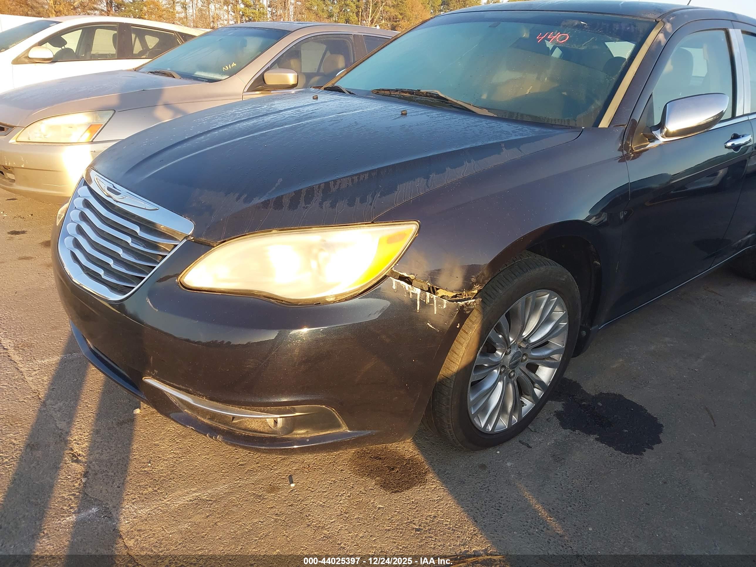 CHRYSLER 200 image 6