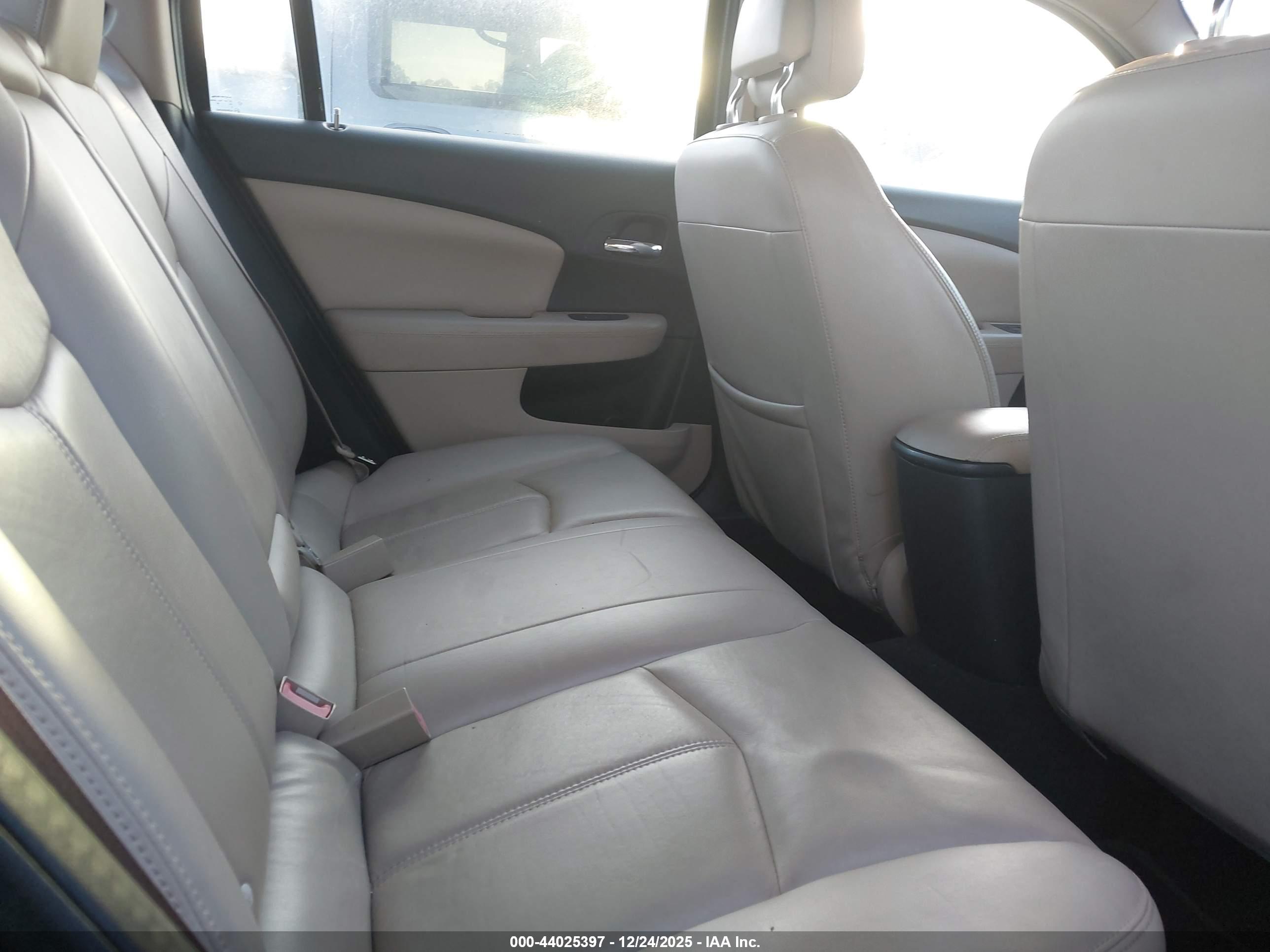 CHRYSLER 200 image 8