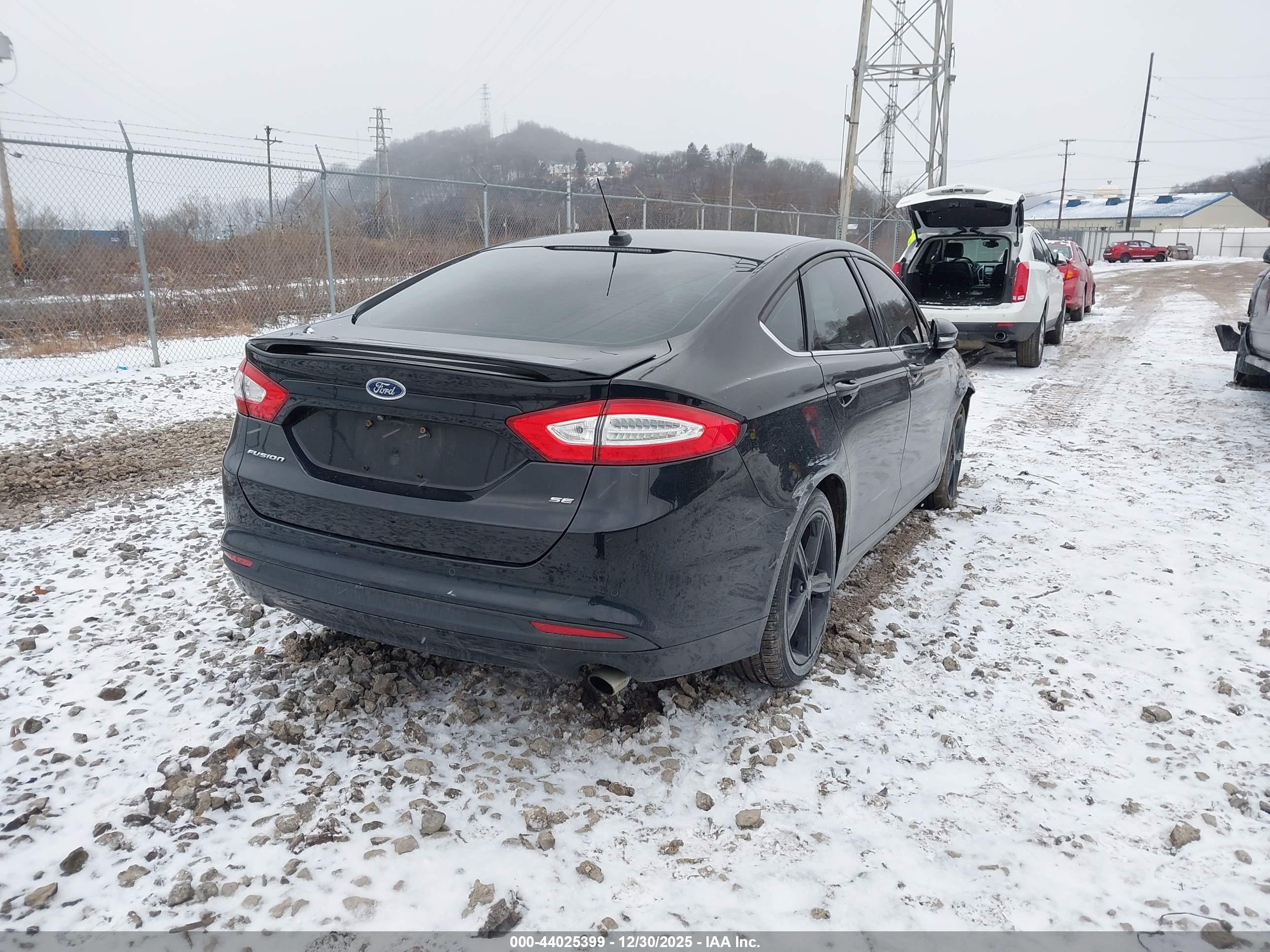 FORD FUSION image 4