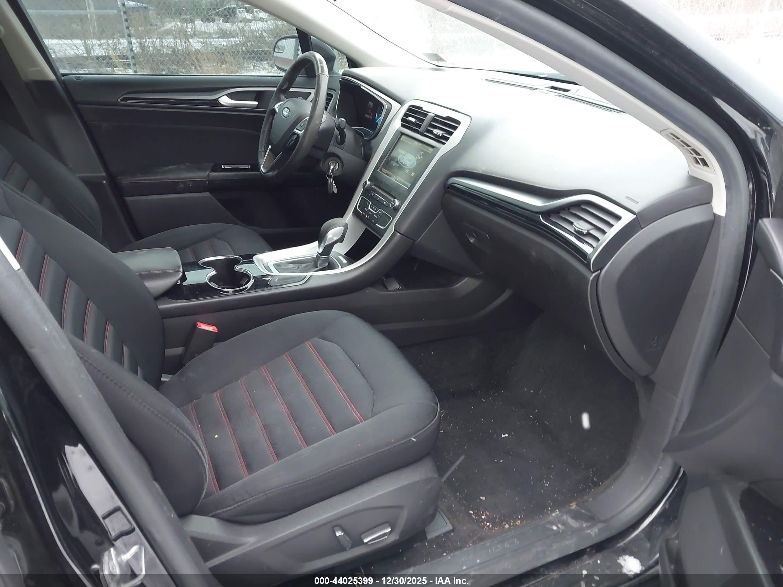 FORD FUSION image 5