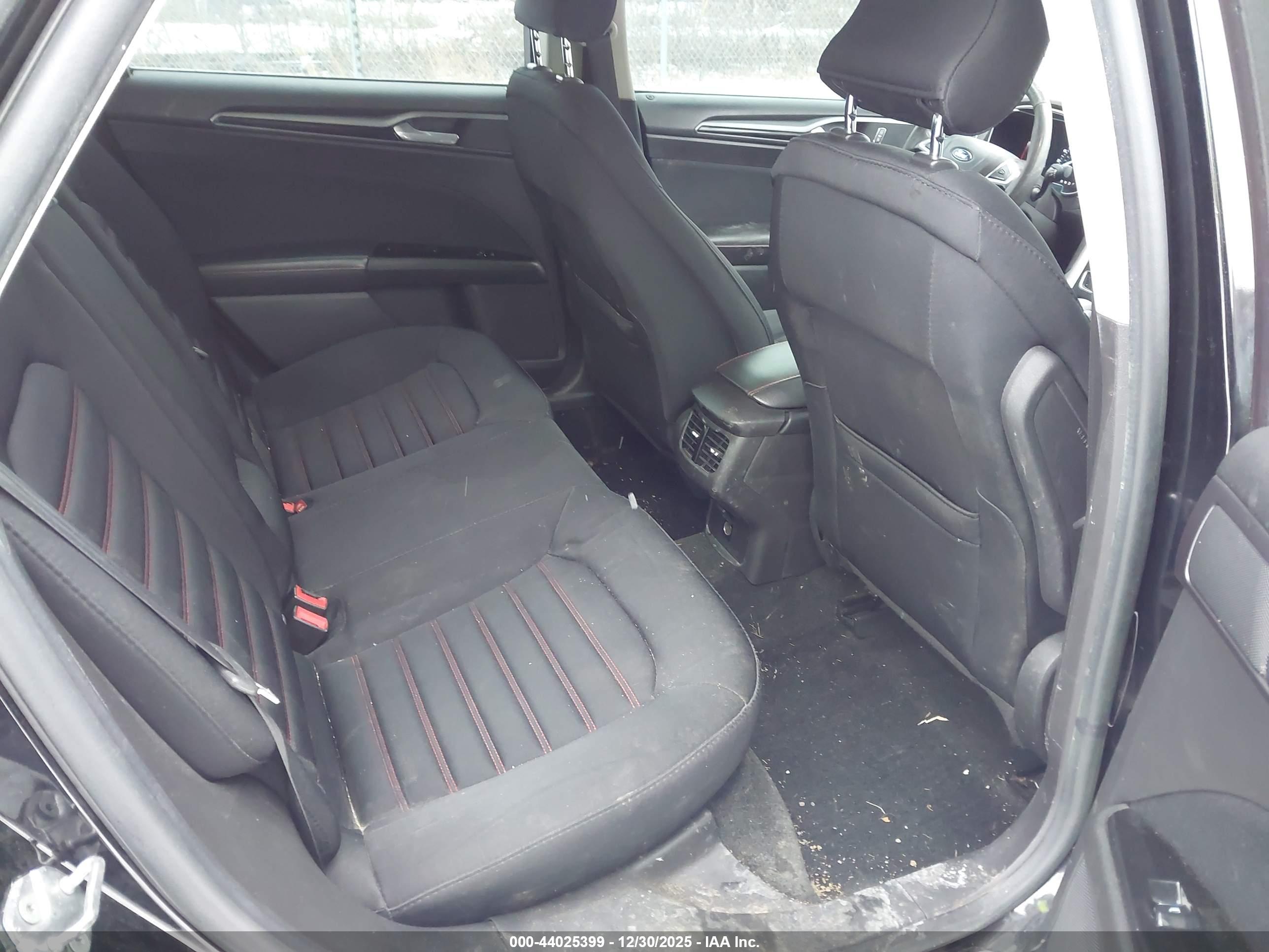 FORD FUSION image 8
