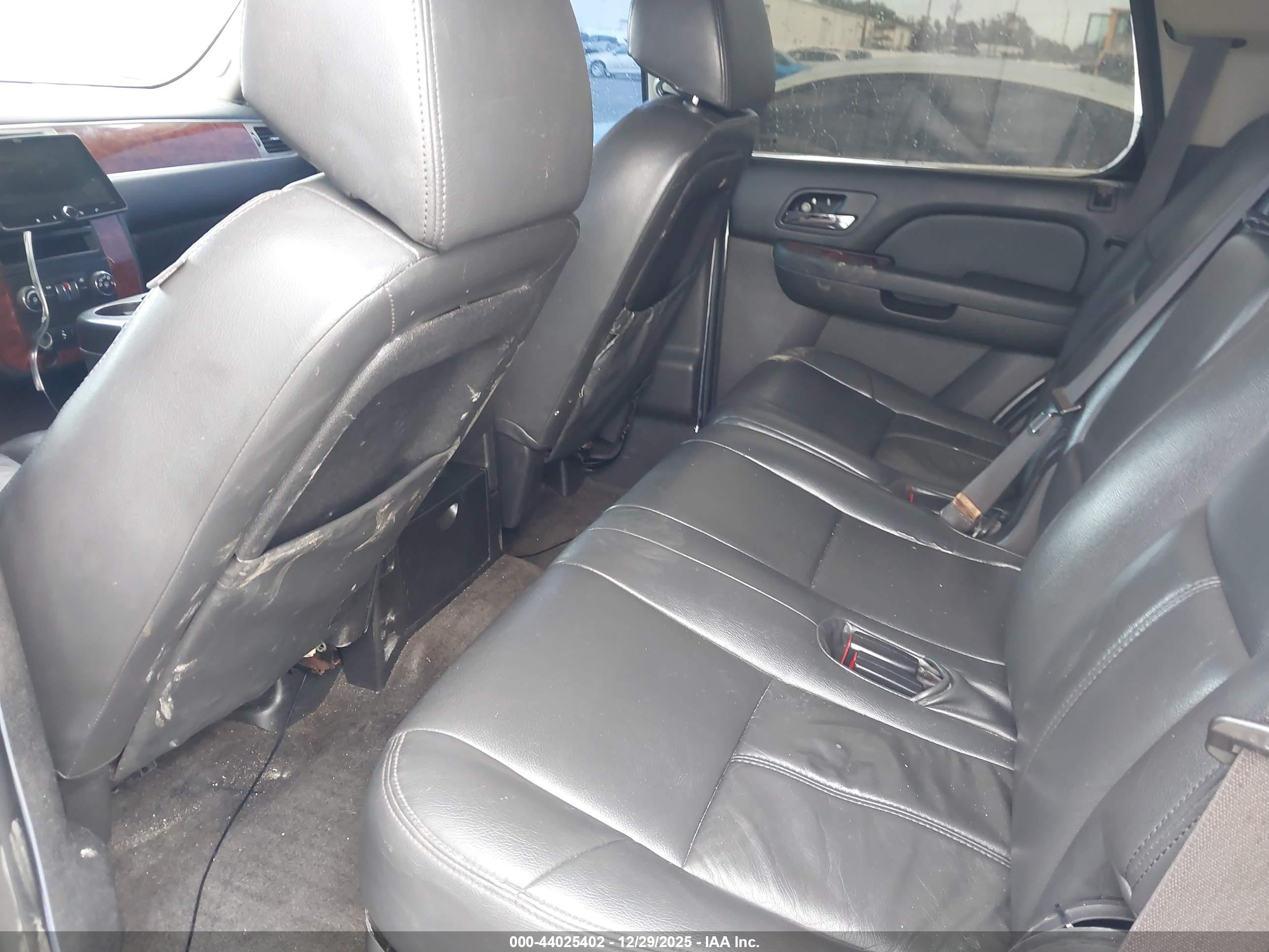 CHEVROLET TAHOE image 8