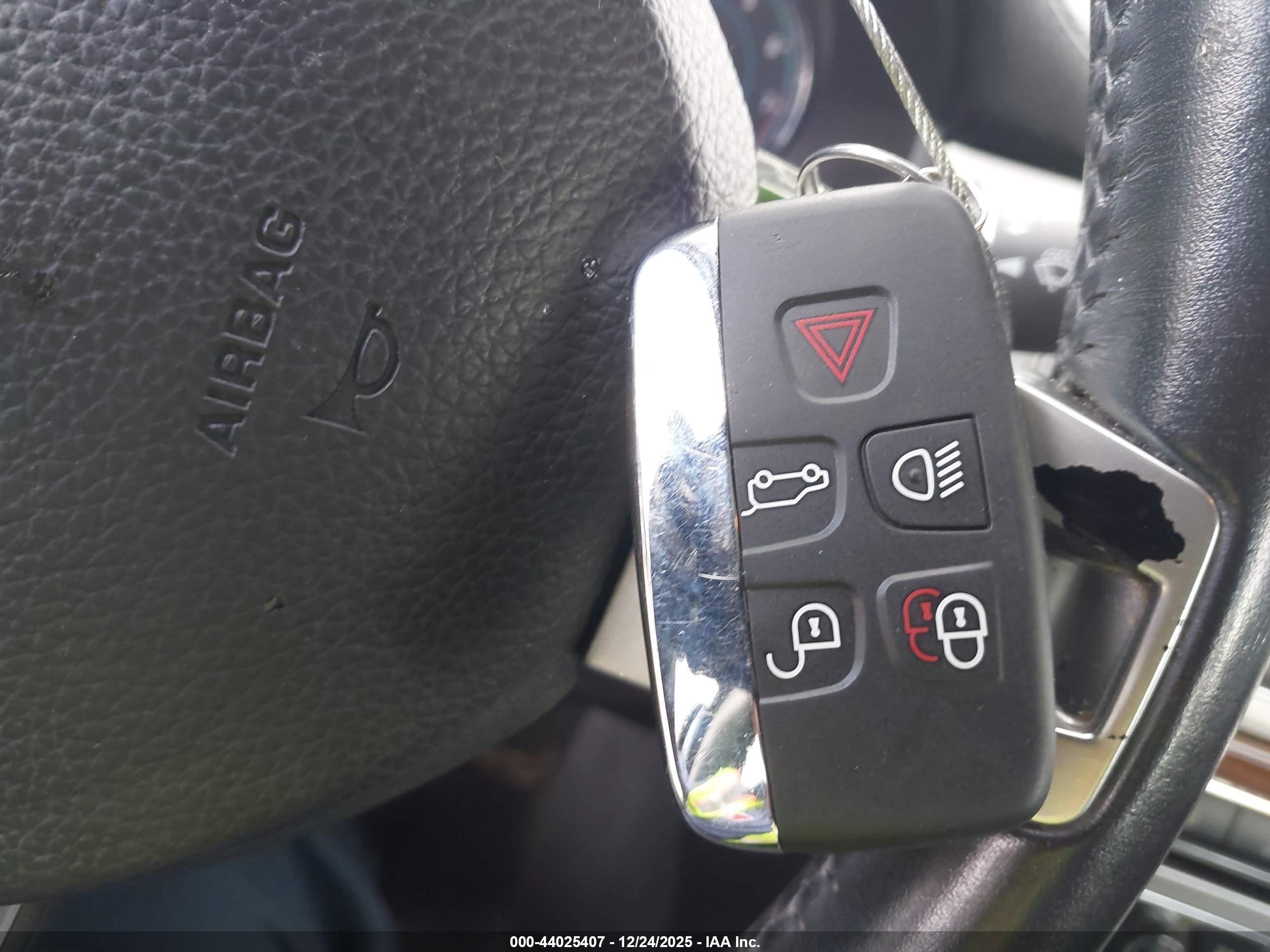 JAGUAR XF image 11
