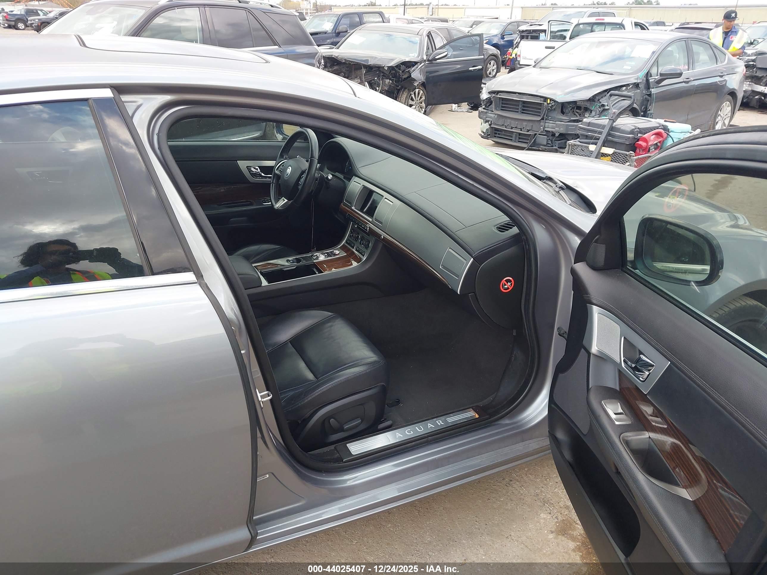 JAGUAR XF image 5