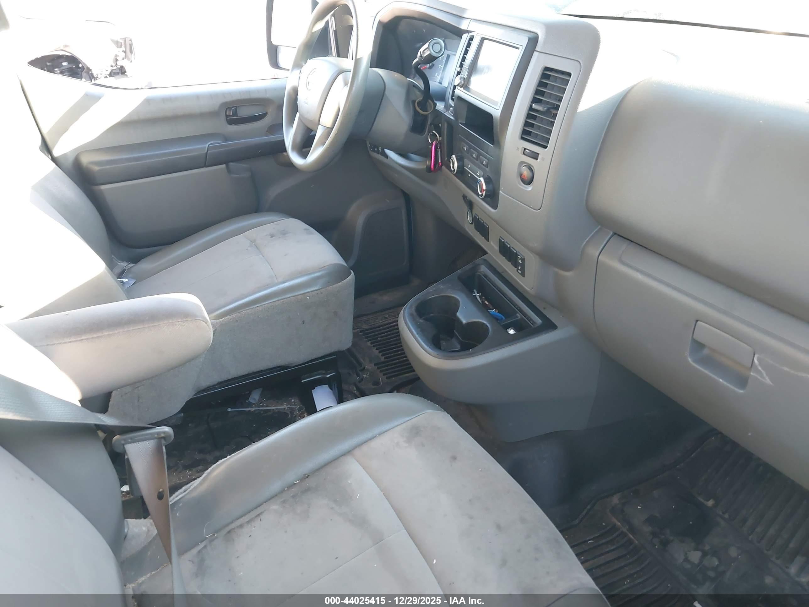 NISSAN NV image 5