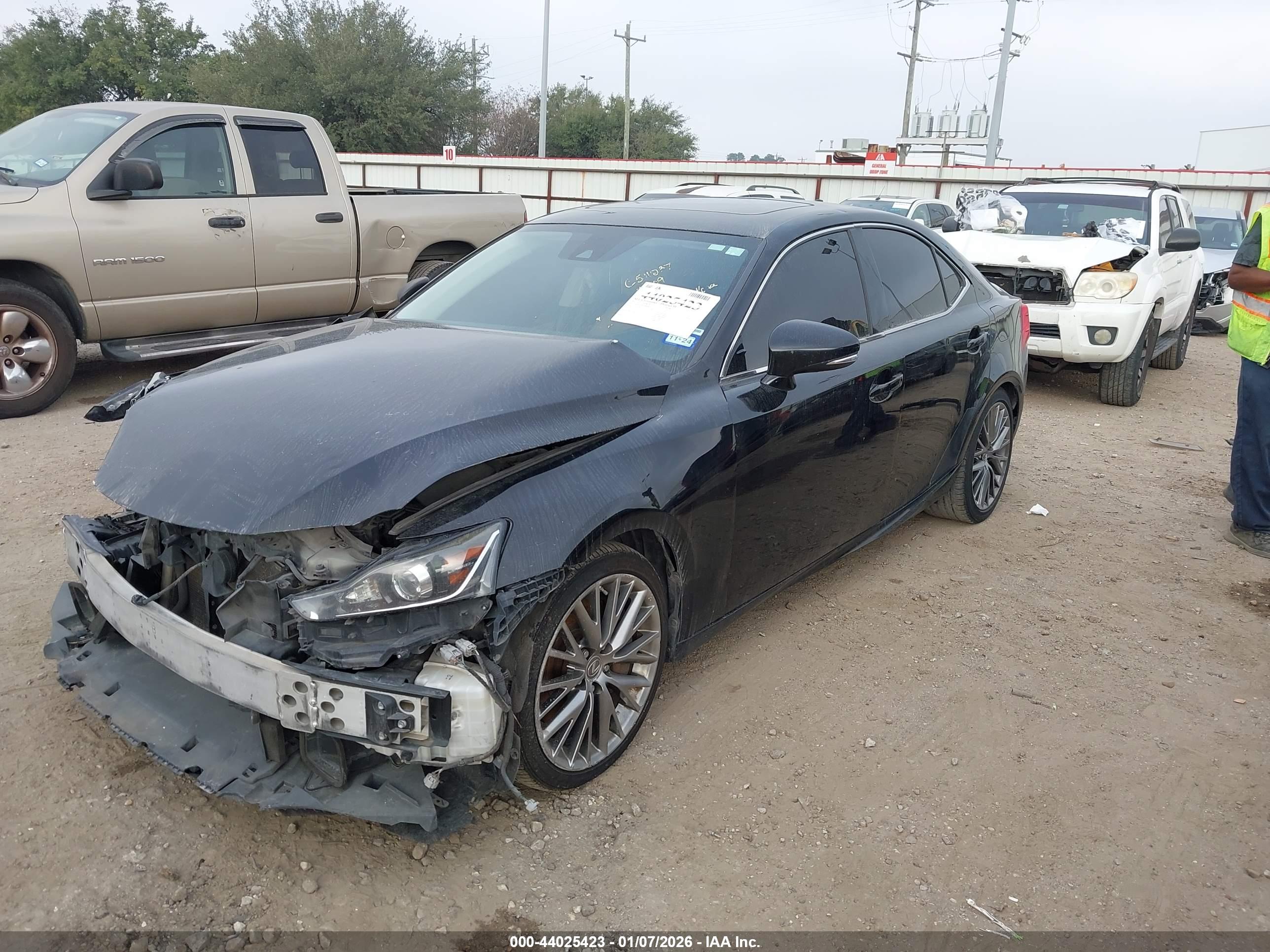 LEXUS IS image 2
