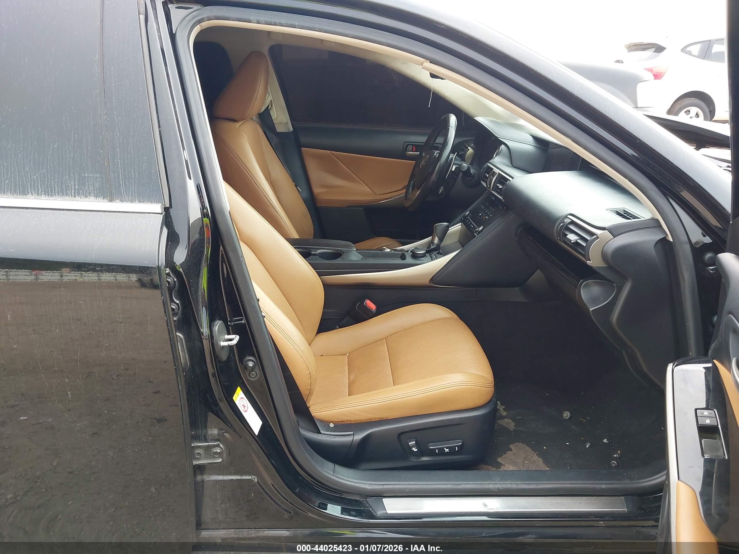 LEXUS IS image 5