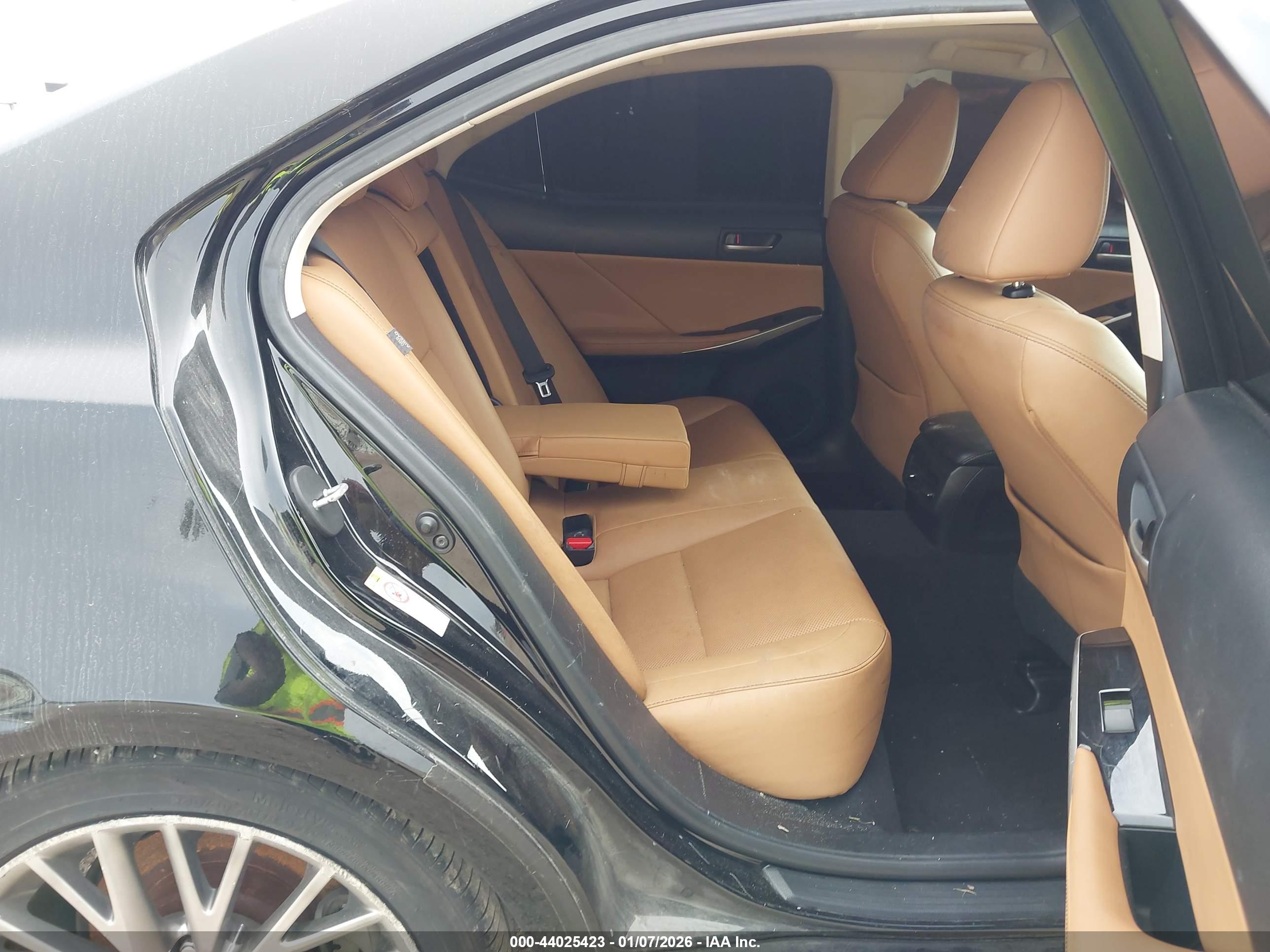 LEXUS IS image 8
