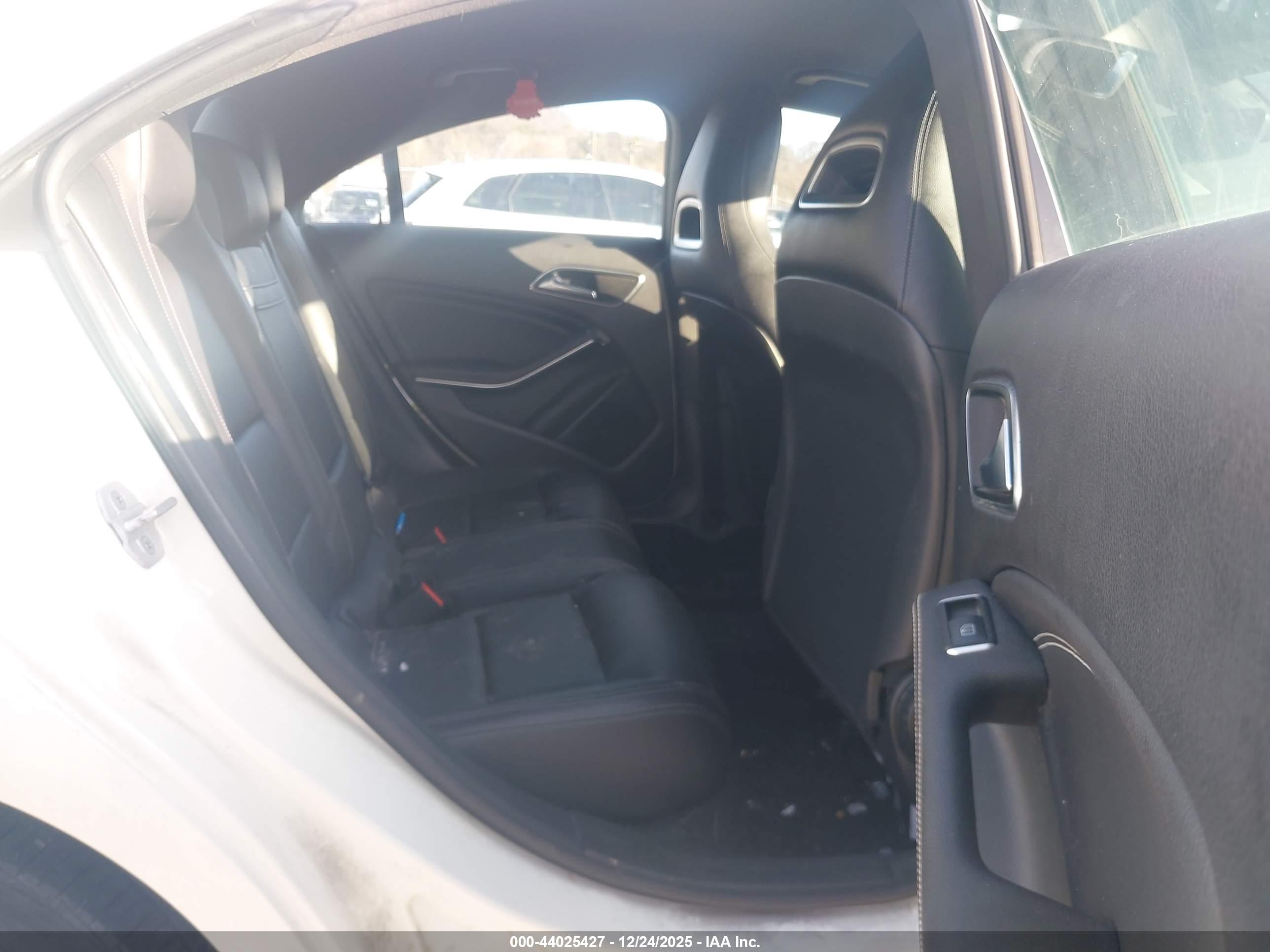 MERCEDES-BENZ CLA image 8