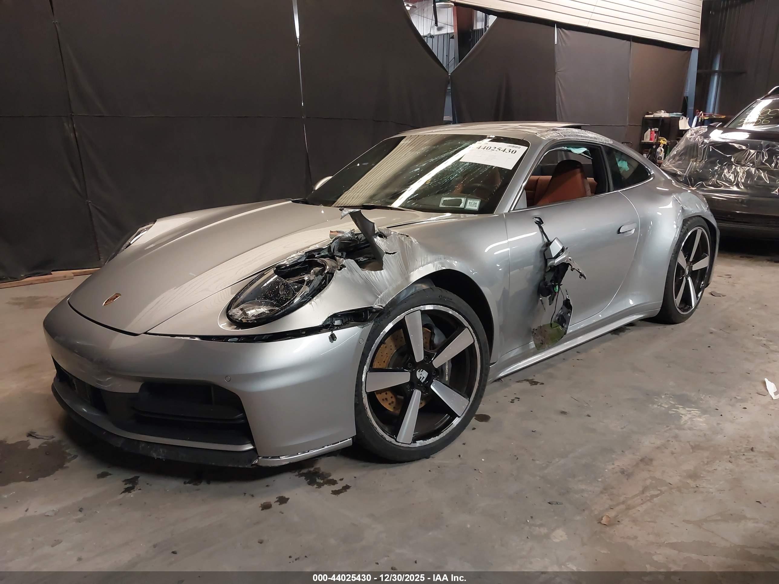 PORSCHE 911 image 2