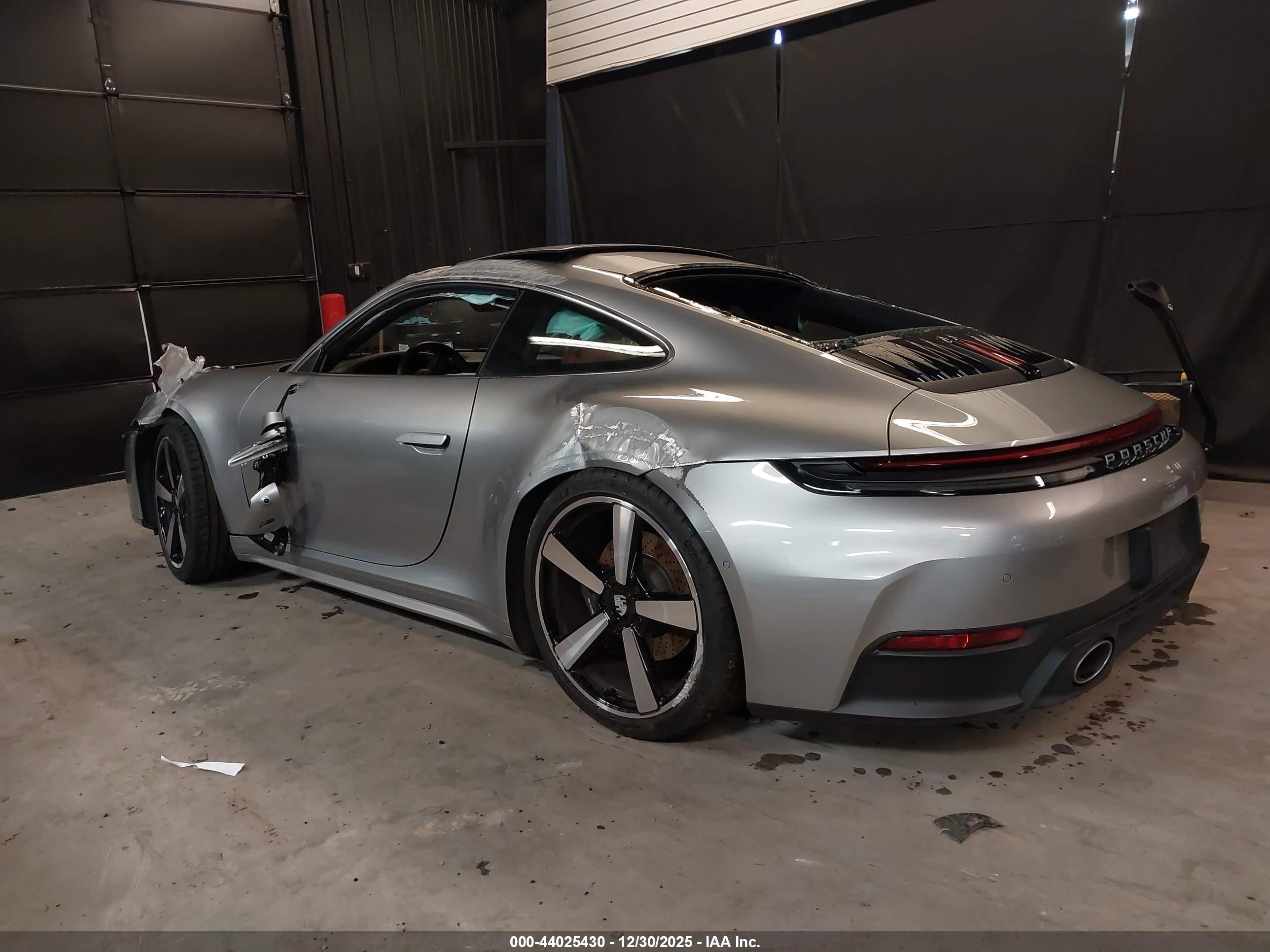 PORSCHE 911 image 3