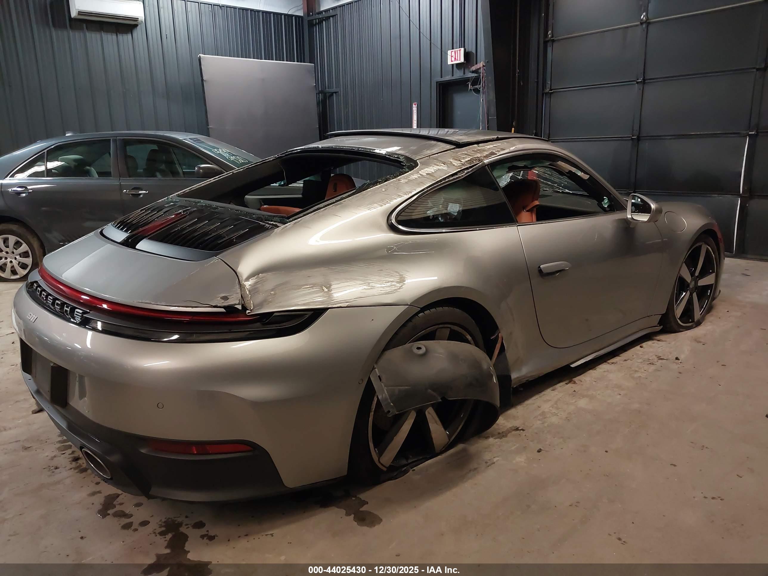 PORSCHE 911 image 4