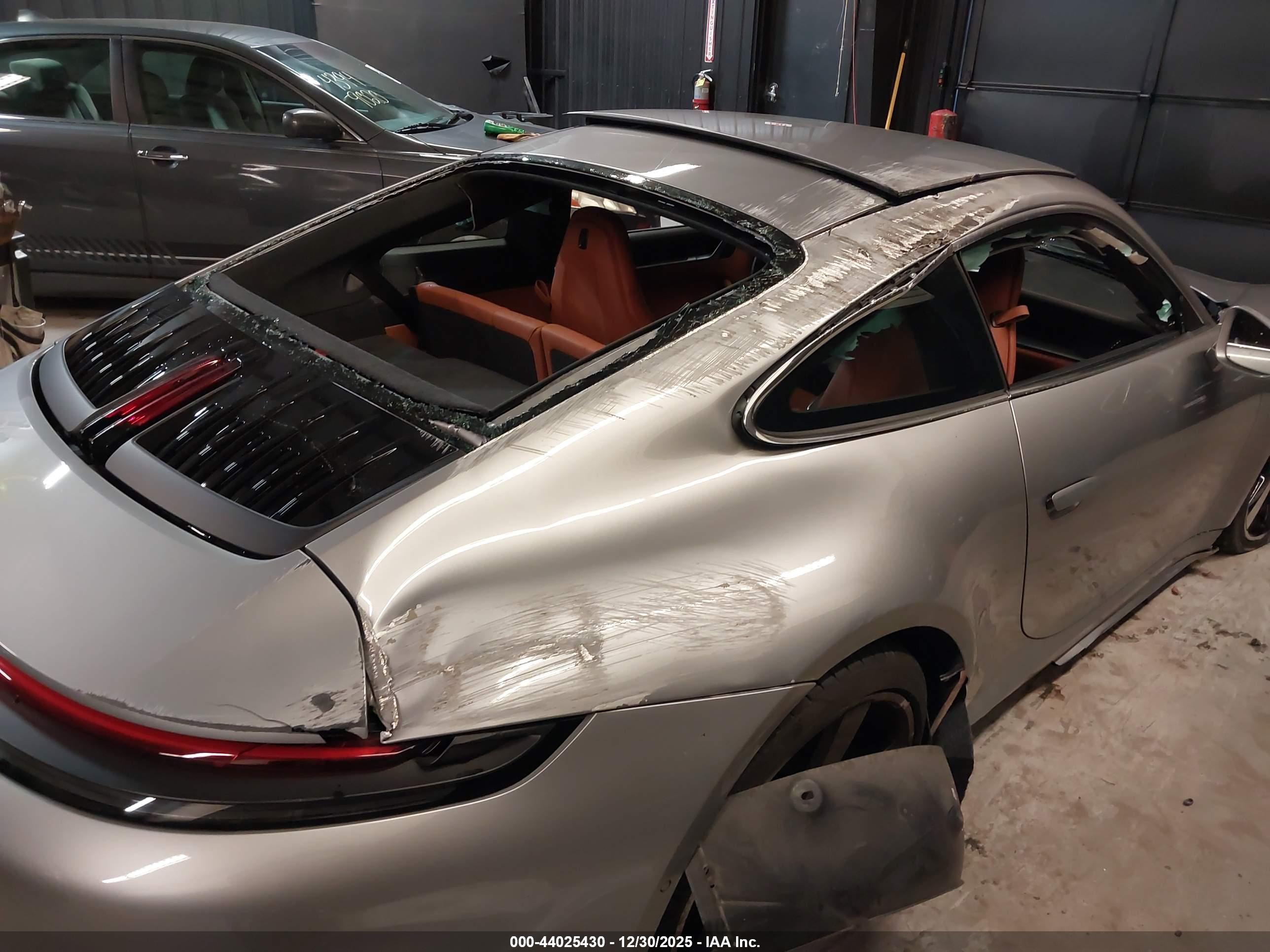 PORSCHE 911 image 6