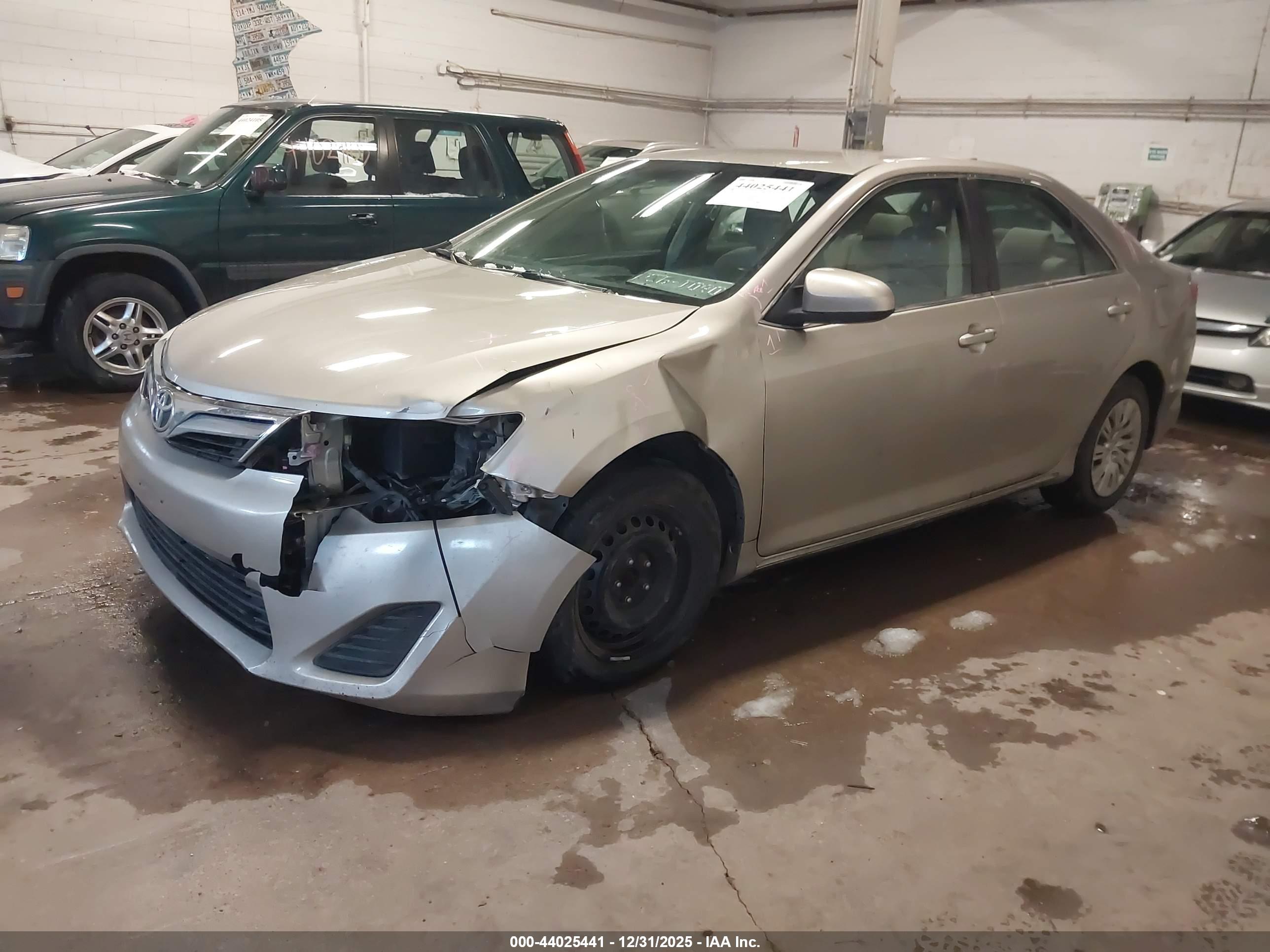 TOYOTA CAMRY image 2