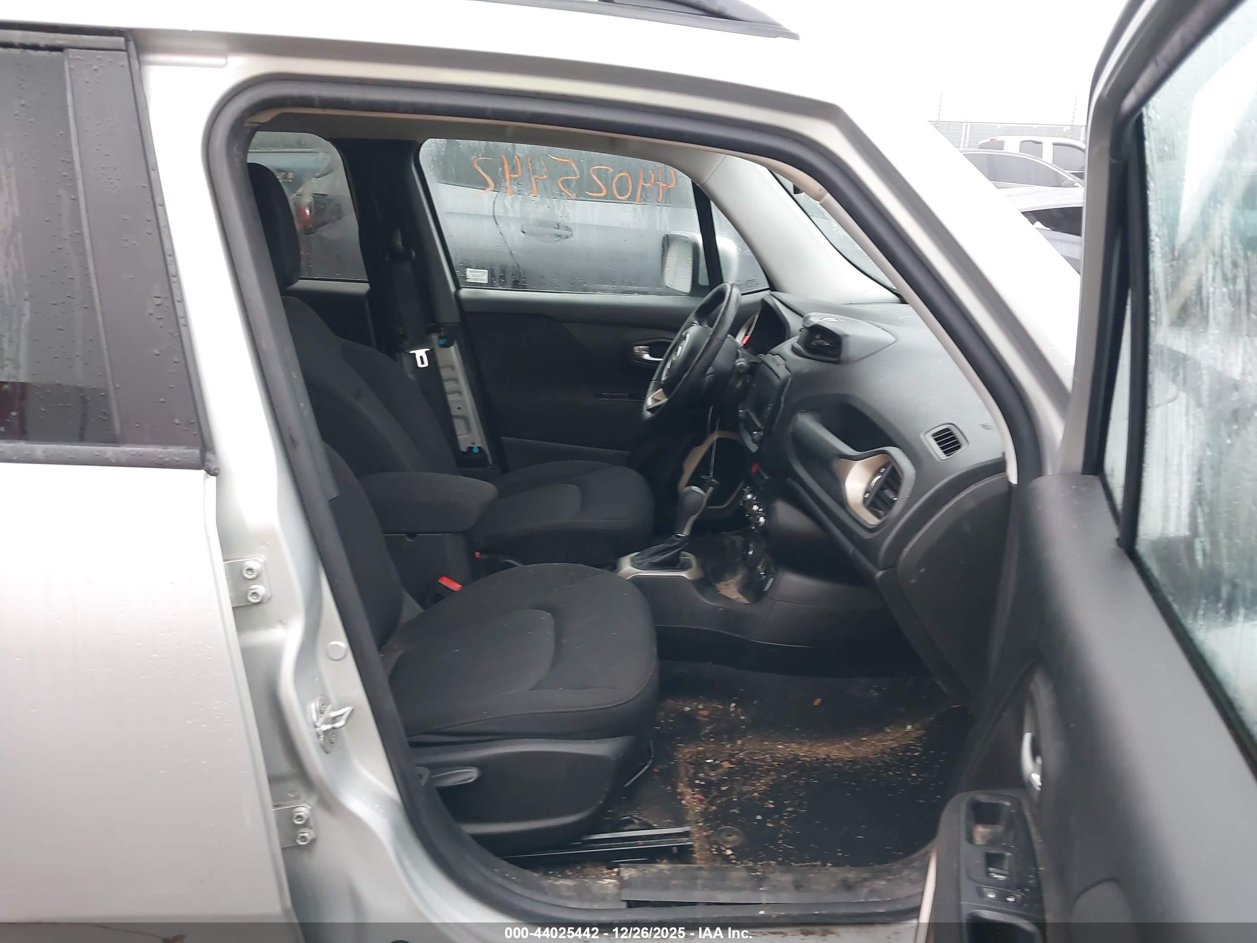 JEEP RENEGADE image 5