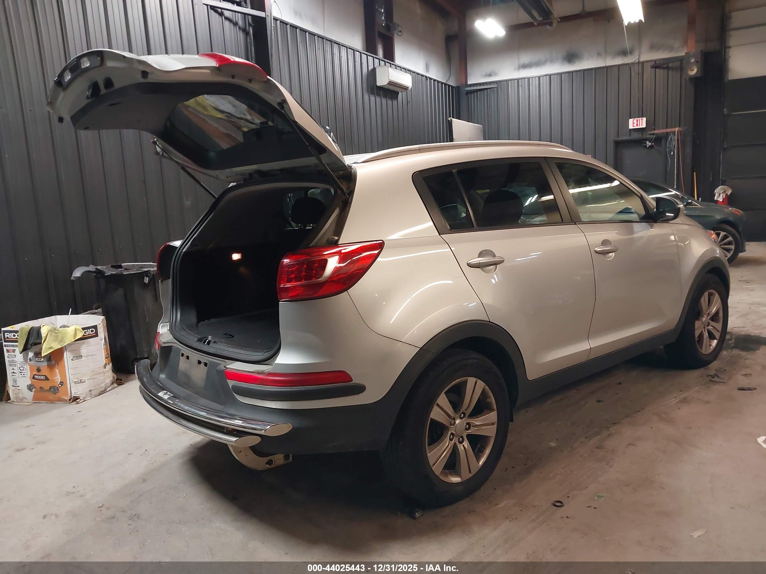 KIA SPORTAGE image 4